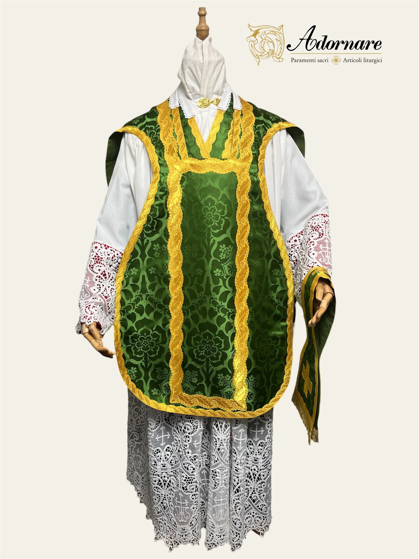 Damask "IHS" French-cut Roman Chasuble Low Mass Set / Pianeta Francese Damasco "IHS"