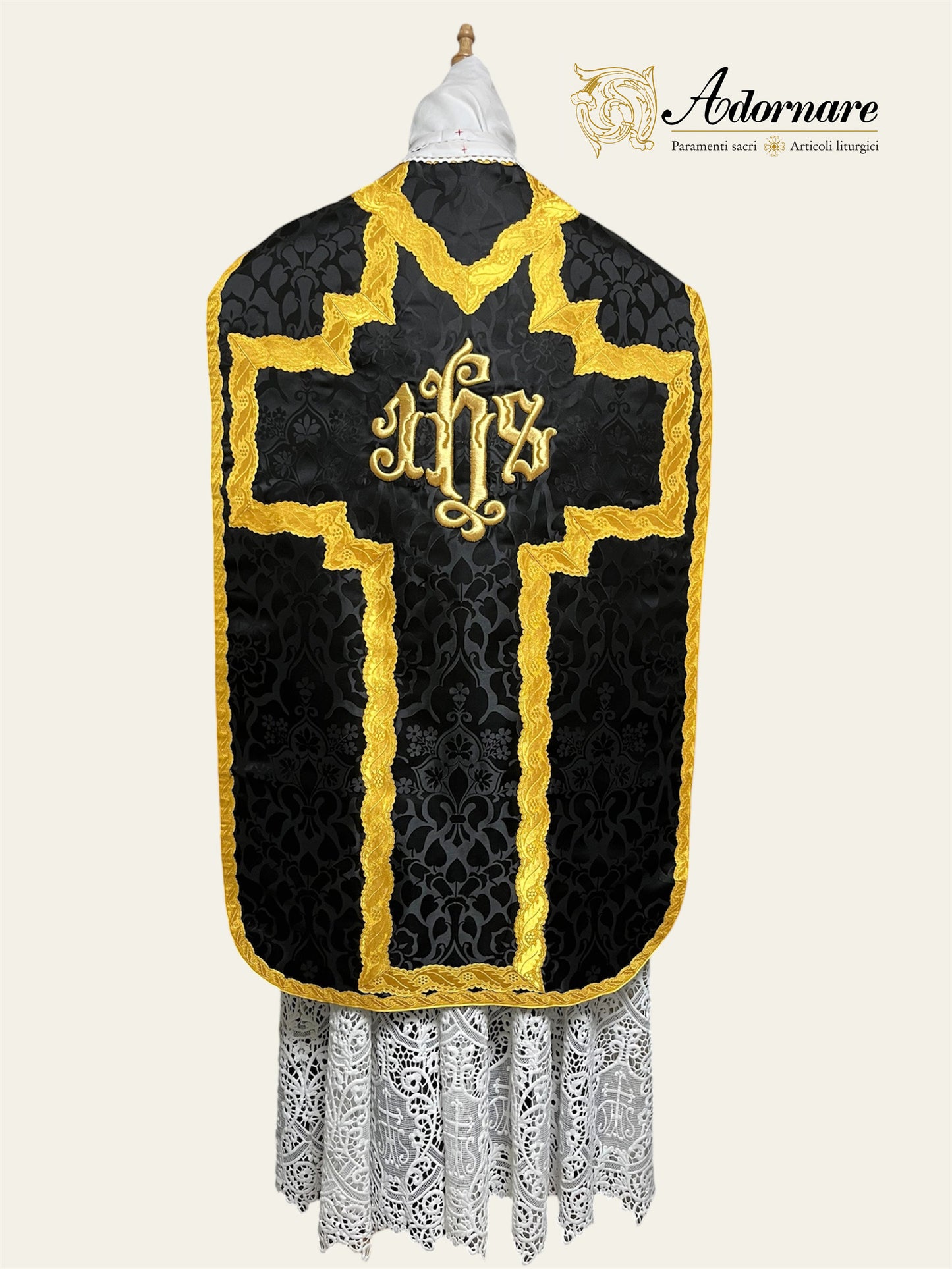 Damask "IHS" French-cut Roman Chasuble Low Mass Set / Pianeta Francese Damasco "IHS"
