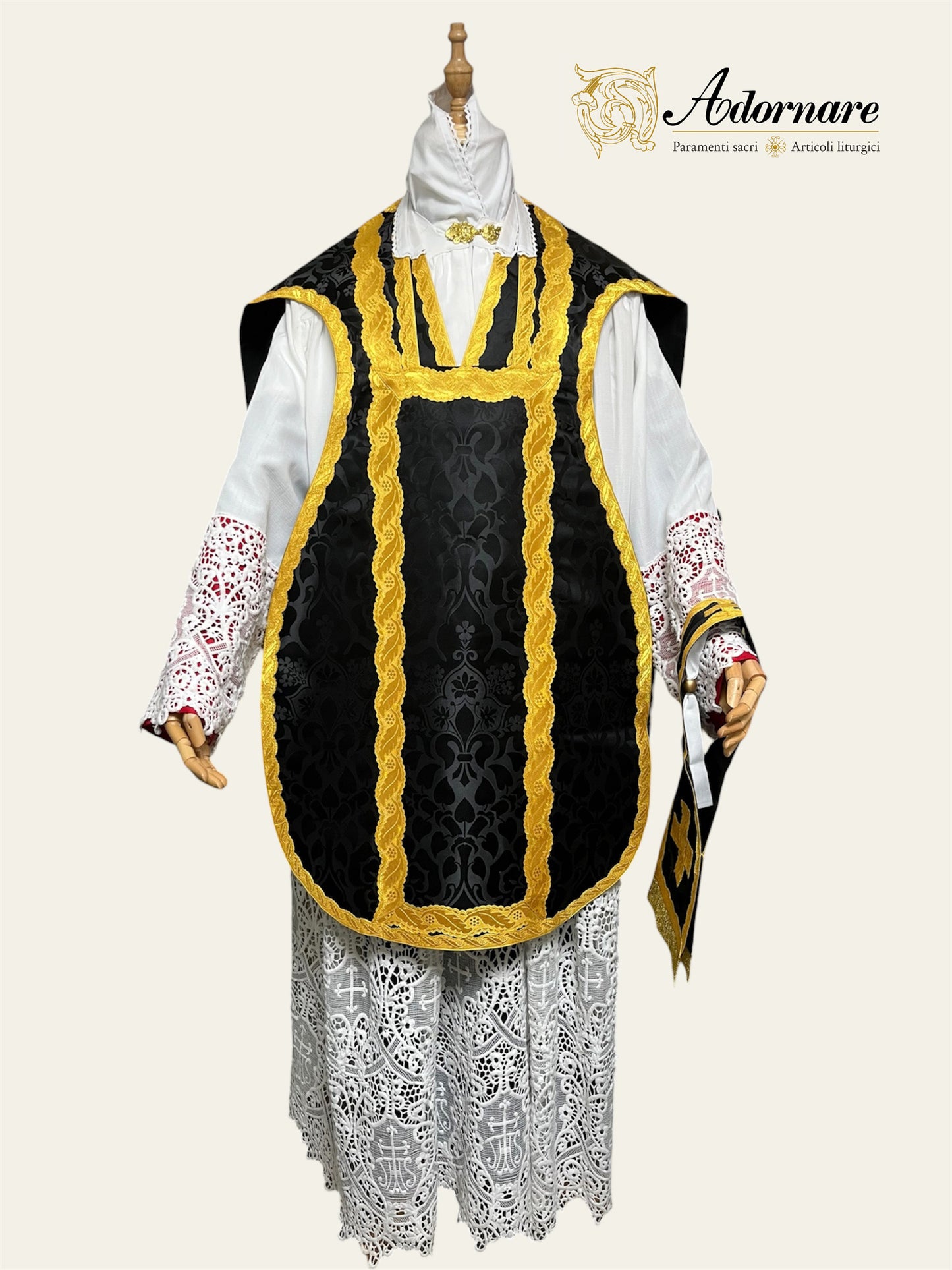 Damask "IHS" French-cut Roman Chasuble Low Mass Set / Pianeta Francese Damasco "IHS"