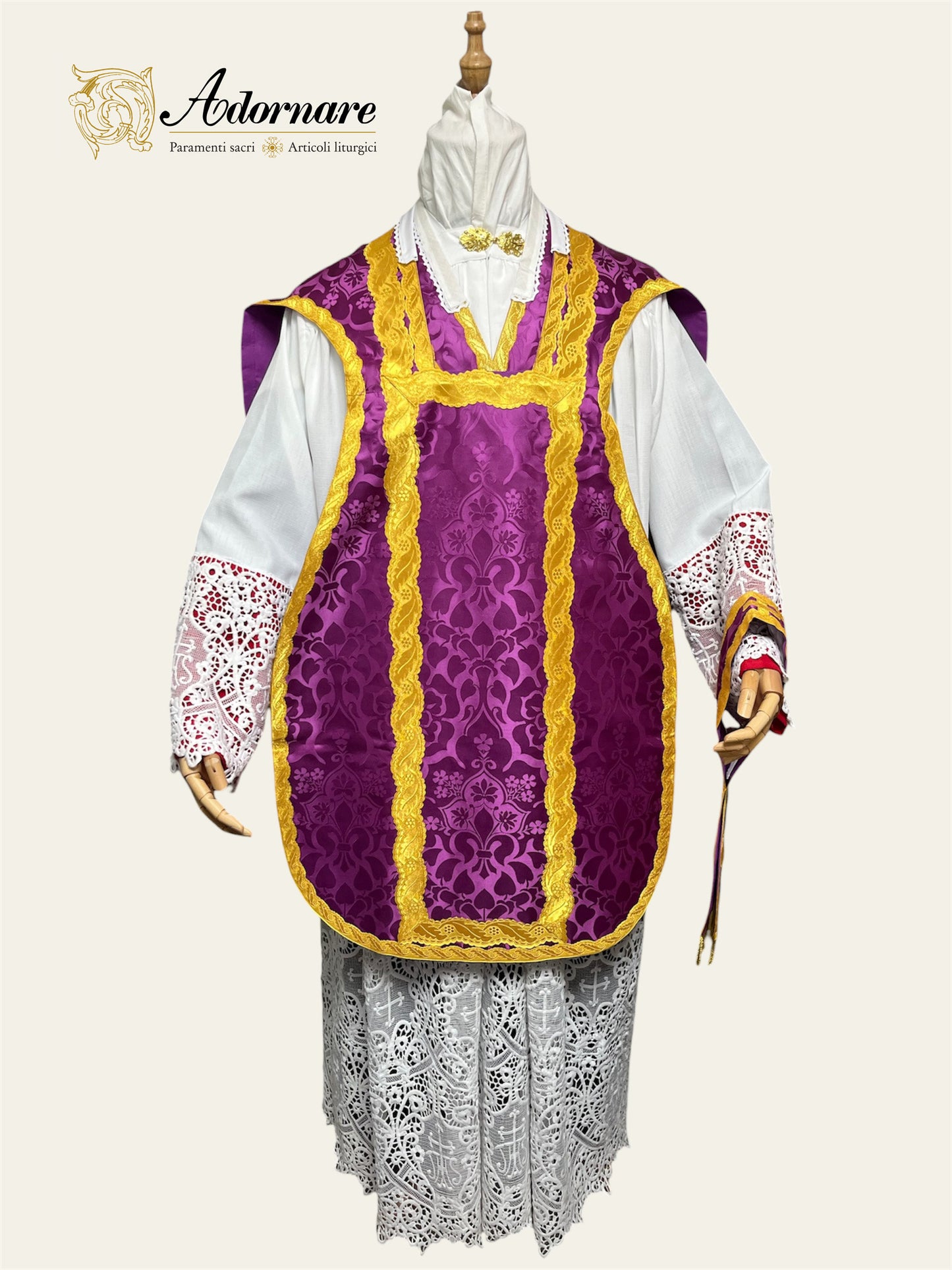 Damask "IHS" French-cut Roman Chasuble Low Mass Set / Pianeta Francese Damasco "IHS"
