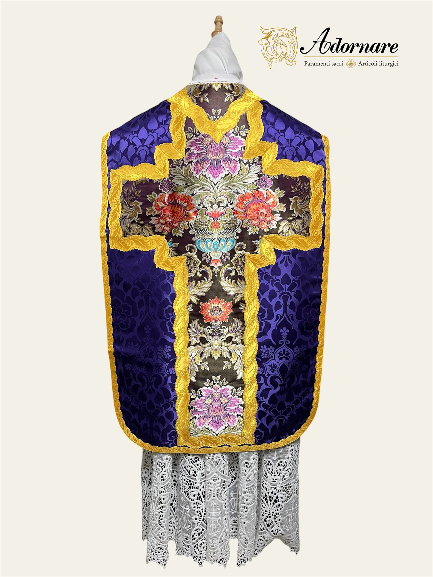 French Damask Roman Chasuble with brocade panels - Low Mass Set / Pianeta Francese Damasco con inserti in broccato