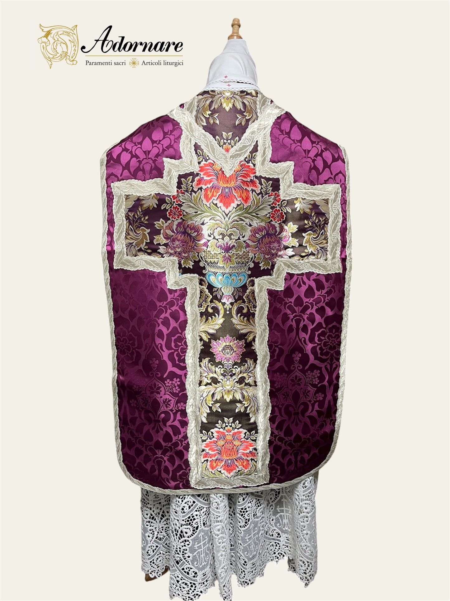 French Damask Roman Chasuble with brocade panels - Low Mass Set / Pianeta Francese Damasco con inserti in broccato