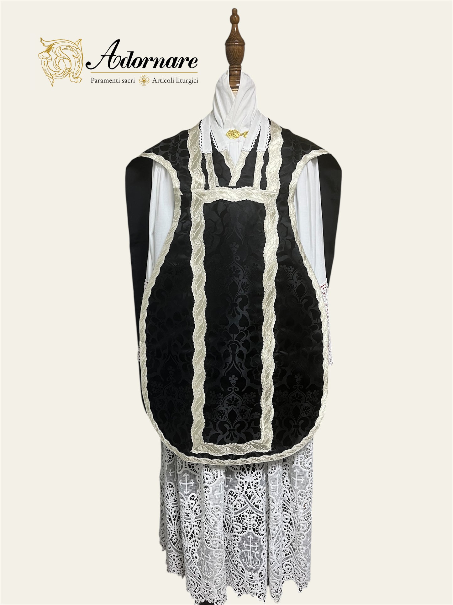 Damask "IHS" French-cut Roman Chasuble Low Mass Set / Pianeta Francese Damasco "IHS"