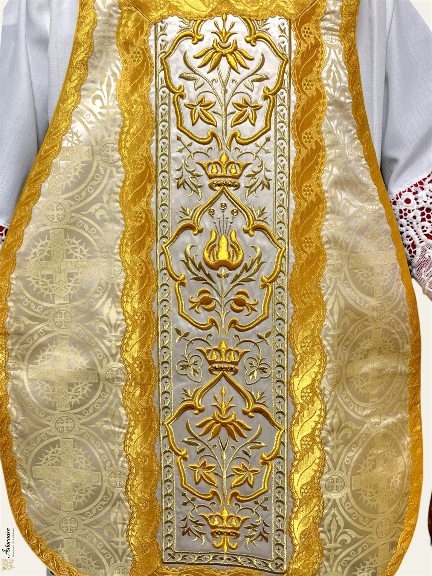 Ornate "Crowns & Lilies" Machine and hand-embroidered French-cut Roman Chasuble Low Mass Set / Pianeta Francese Ricamato Ornato