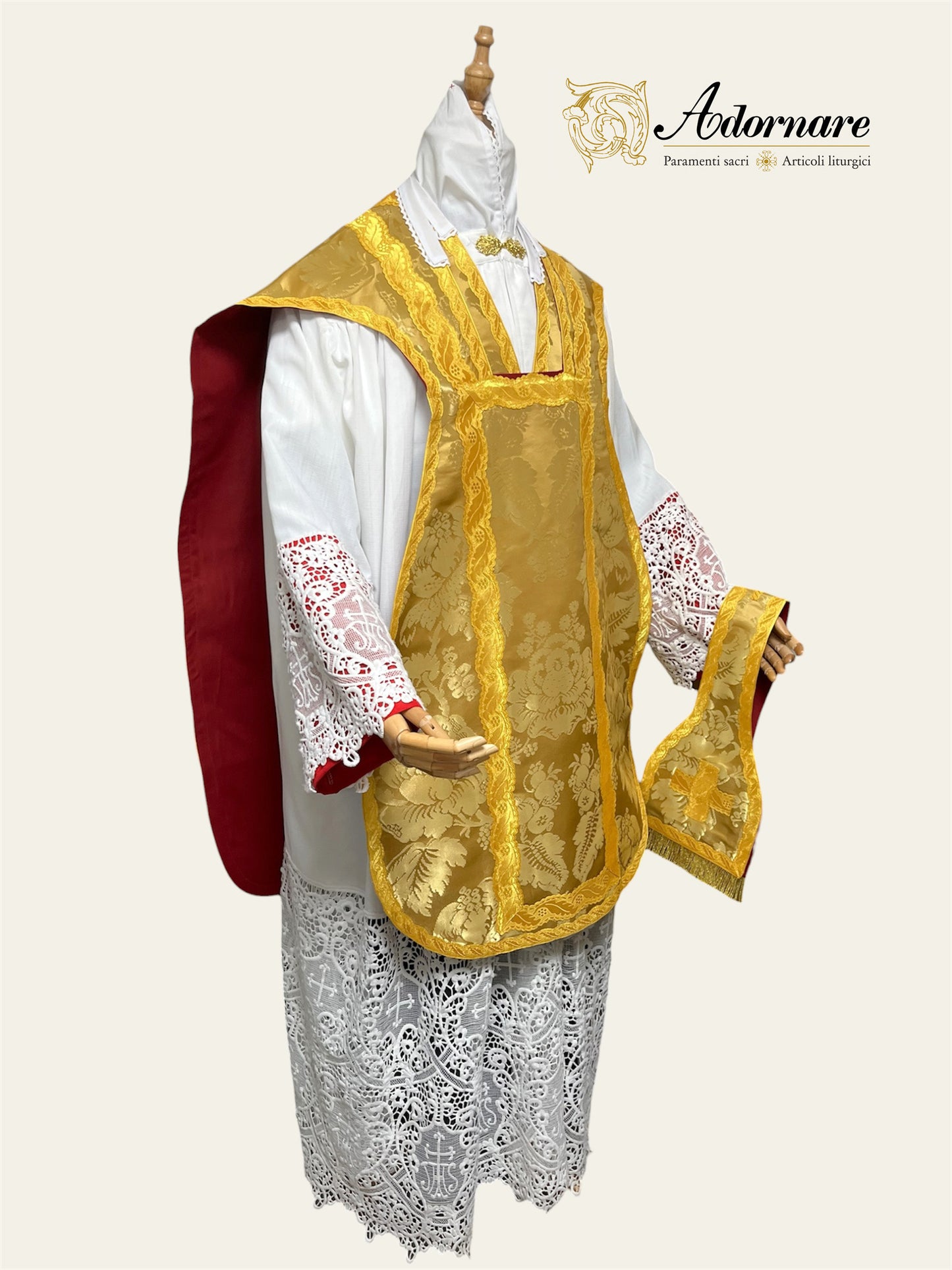 Italian gold silk damask  "Agnus Dei" Hand-embroidered French-cut Roman Chasuble Low Mass Set / Pianeta Francese "Agnus Dei" in Damasco Oro