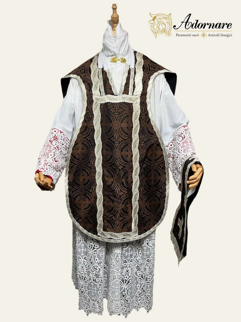 Passion Brocade French-cut Roman Chasuble Low Mass Set / Pianeta Francese in broccato di passione