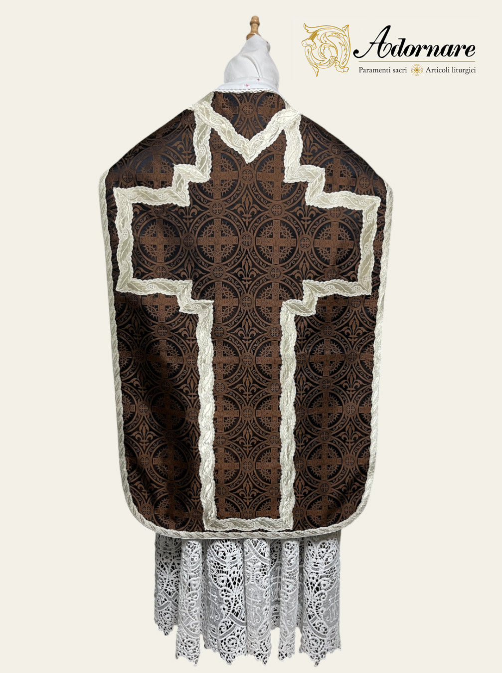Passion Brocade French-cut Roman Chasuble Low Mass Set / Pianeta Francese in broccato di passione