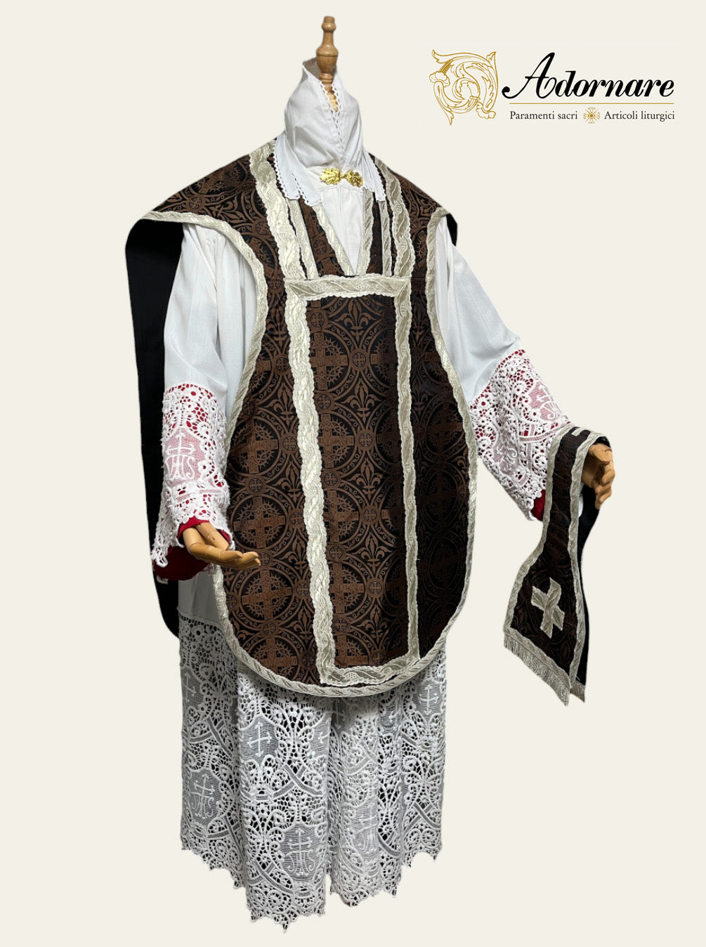 Passion Brocade French-cut Roman Chasuble Low Mass Set / Pianeta Francese in broccato di passione
