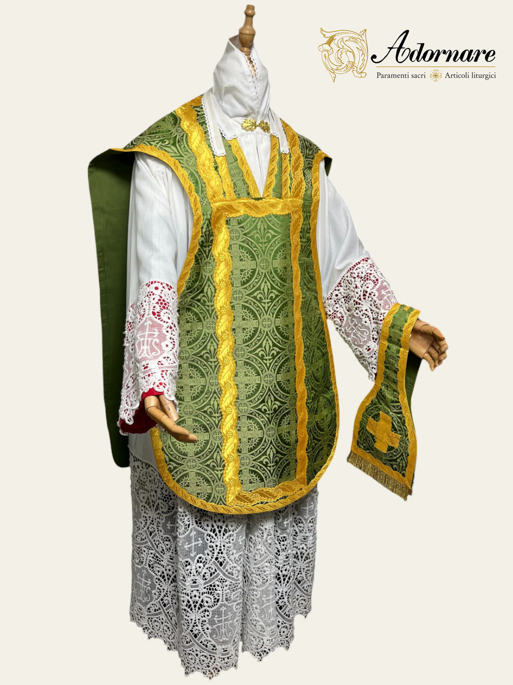 Passion Brocade French-cut Roman Chasuble Low Mass Set / Pianeta Francese in broccato di passione