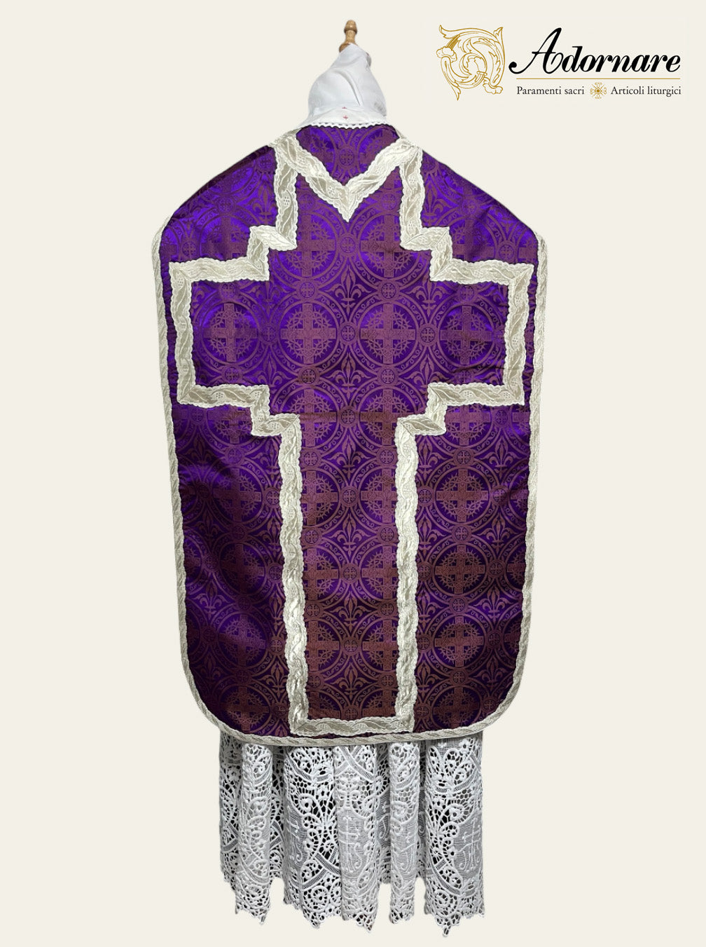 Passion Brocade French-cut Roman Chasuble Low Mass Set / Pianeta Francese in broccato di passione