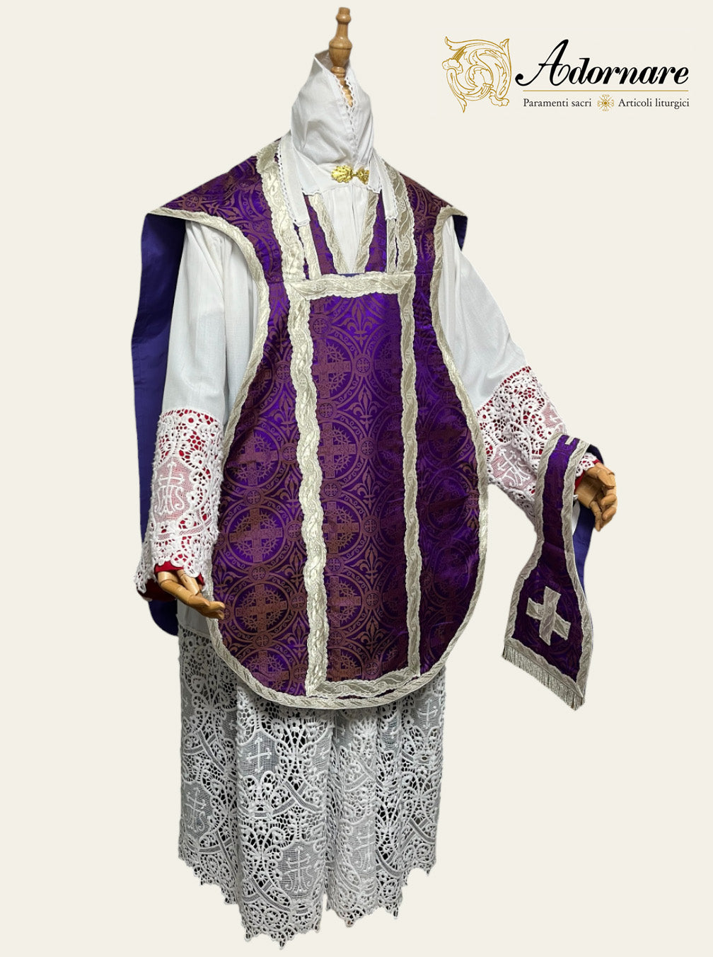 Passion Brocade French-cut Roman Chasuble Low Mass Set / Pianeta Francese in broccato di passione