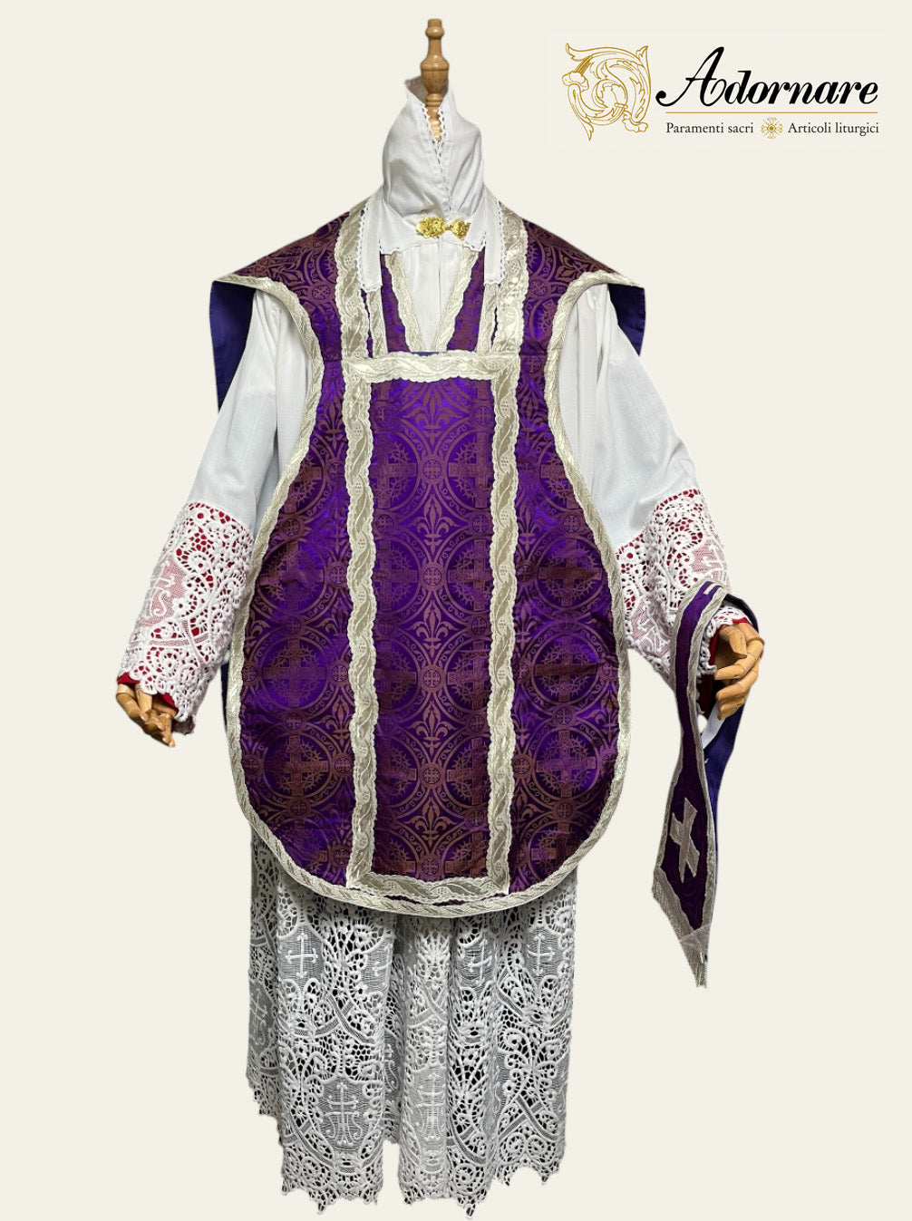 Passion Brocade French-cut Roman Chasuble Low Mass Set / Pianeta Francese in broccato di passione