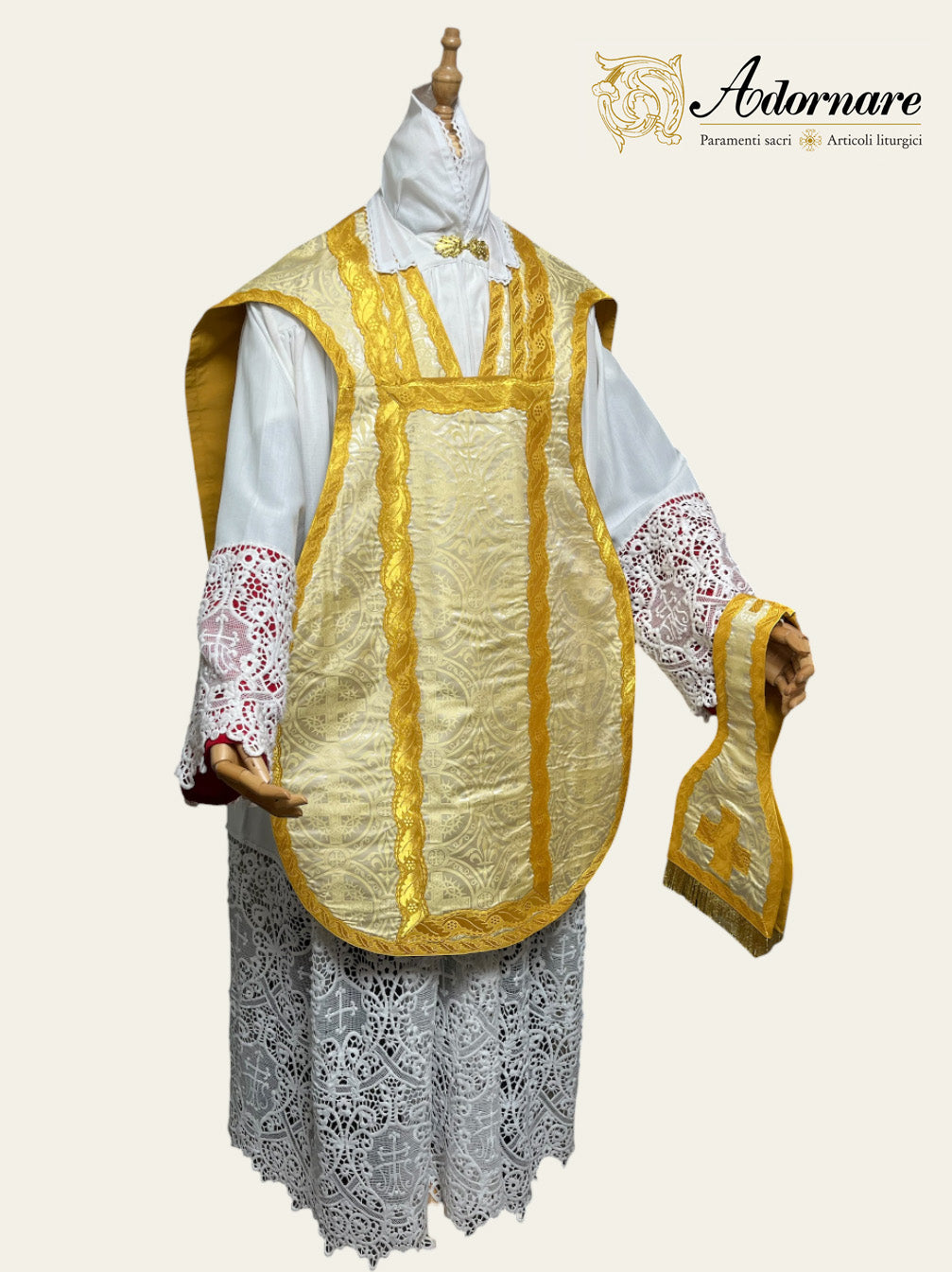 Passion Brocade French-cut Roman Chasuble Low Mass Set / Pianeta Francese in broccato di passione