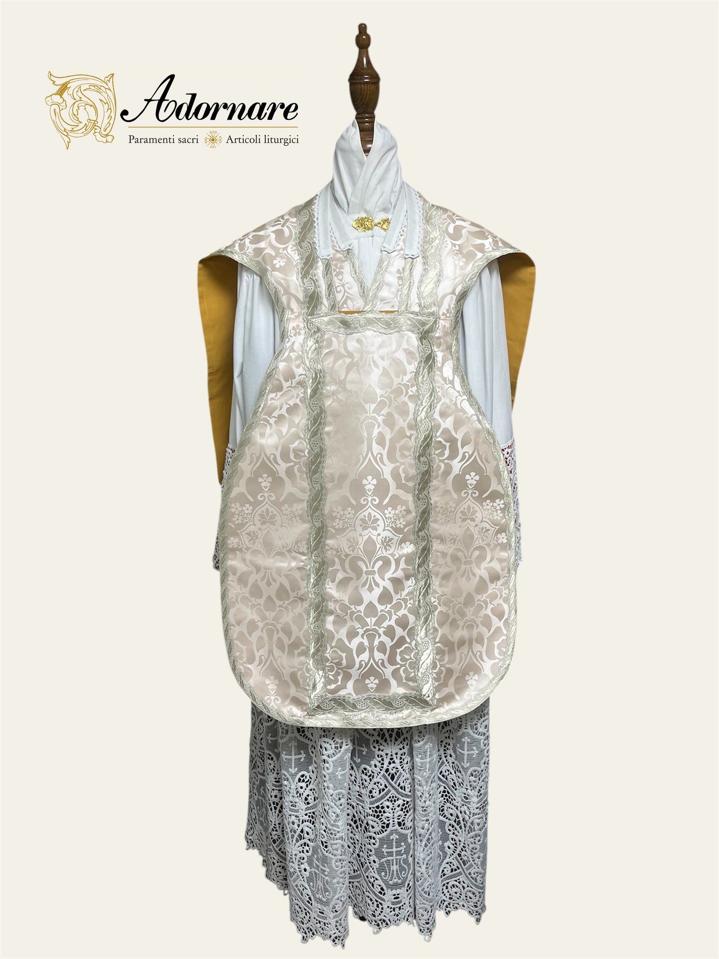 Damask "IHS" French-cut Roman Chasuble Low Mass Set / Pianeta Francese Damasco "IHS"