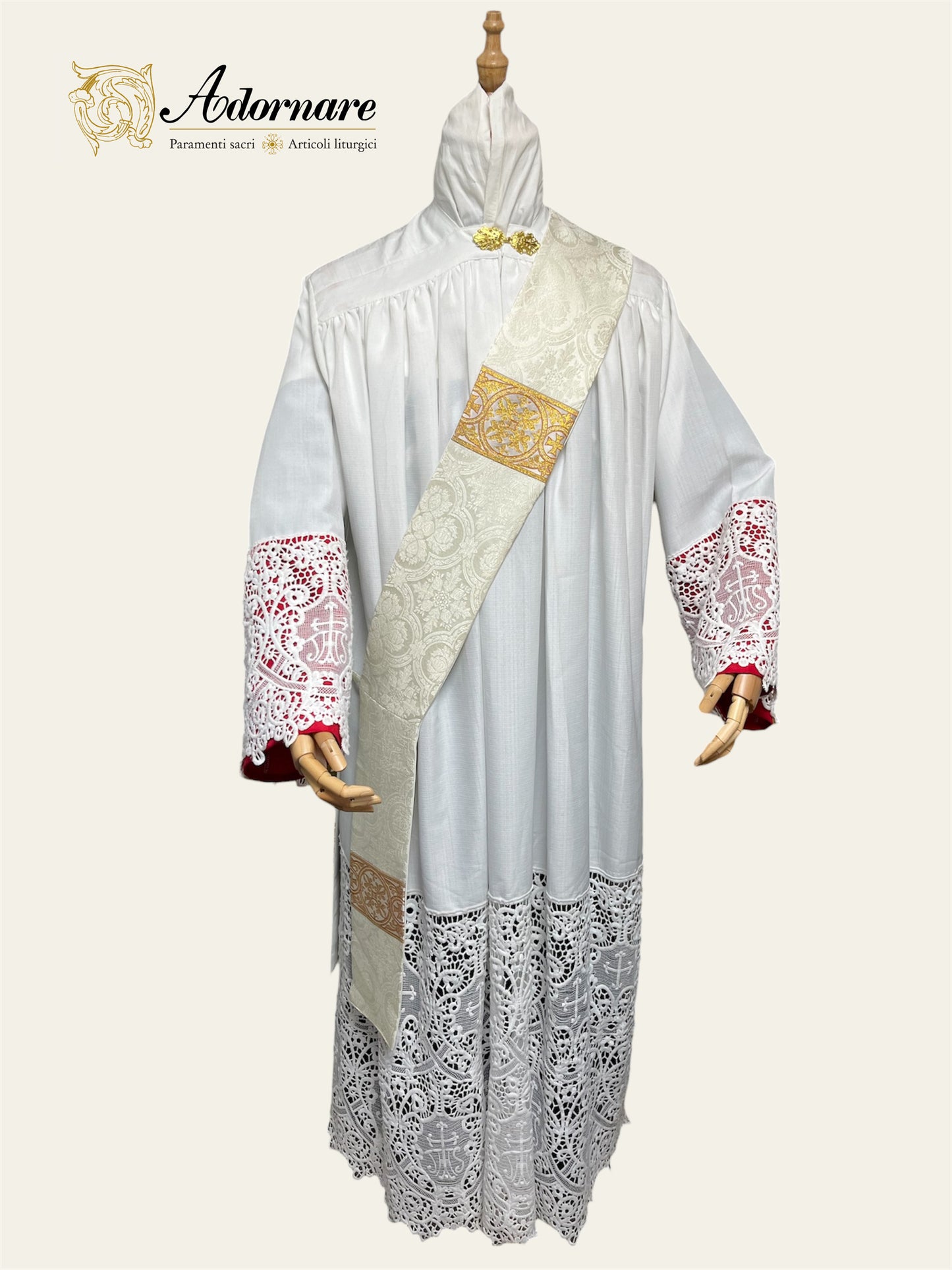 Damask Gothic Dalmatic with woven orphrey bands / Dalmatica gotica in damasco
