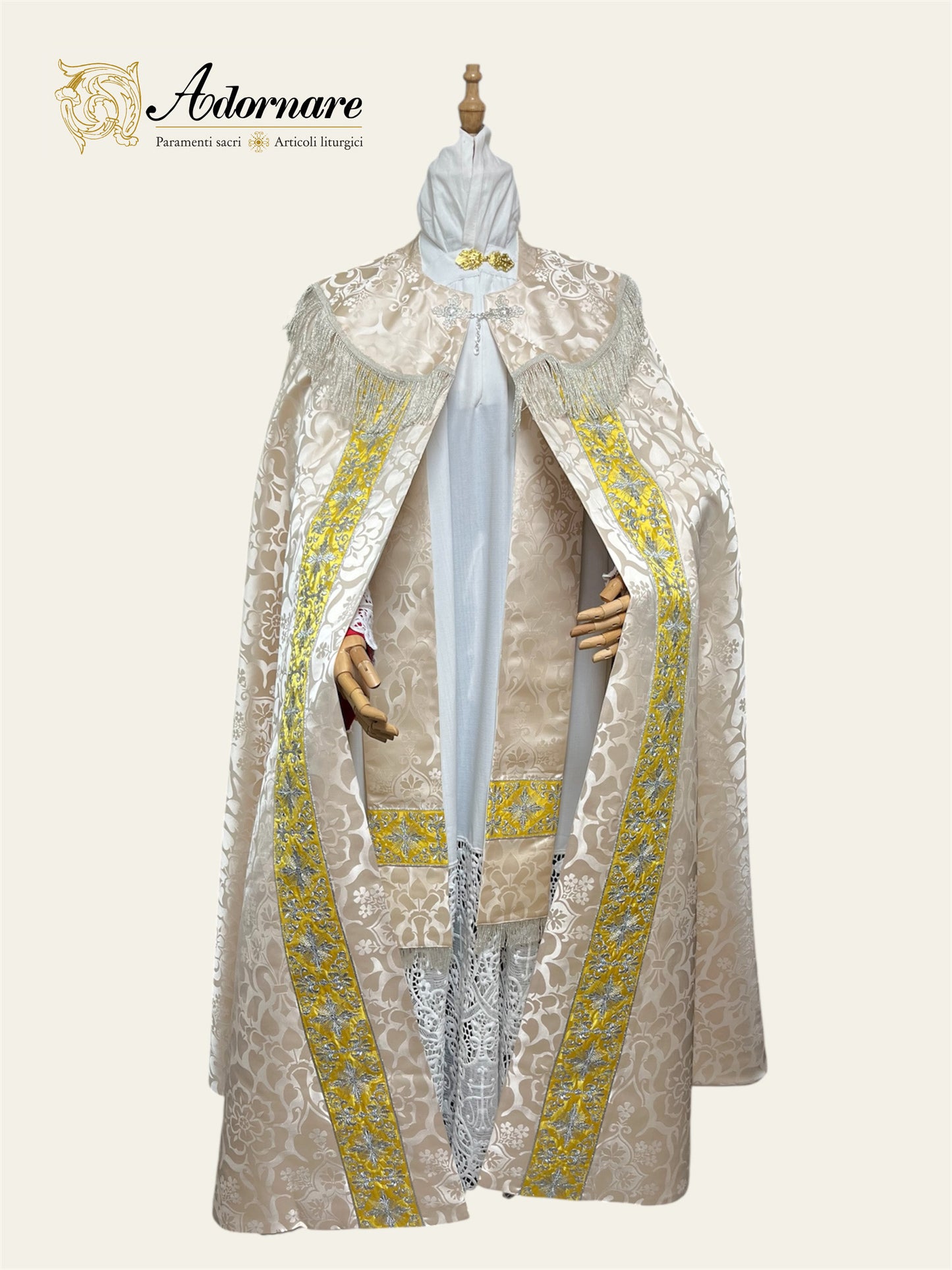 Damask Gothic Cope with embroidered orphrey bands  / Piviale Gotica Damasco