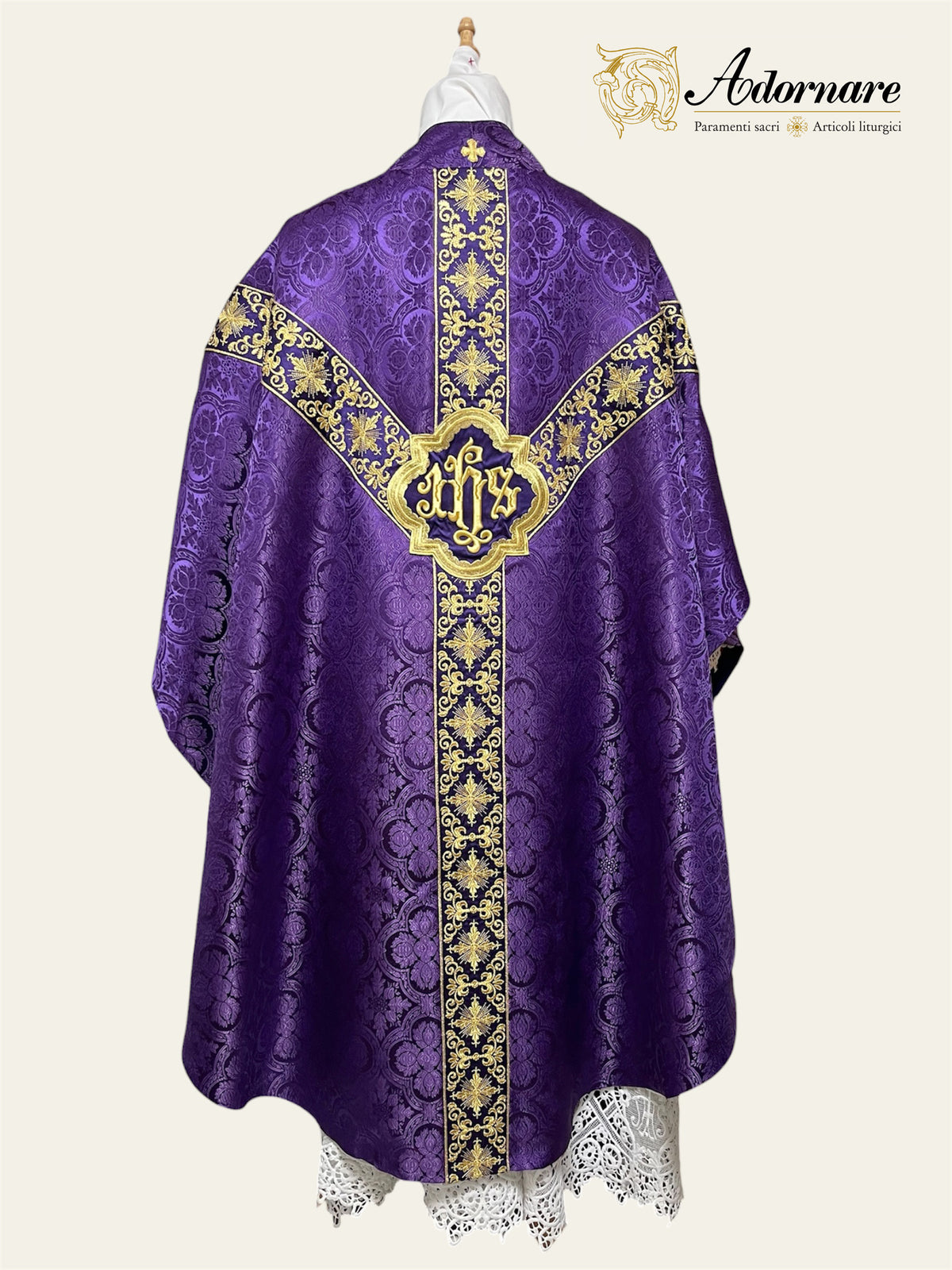 Polyester cross damask gothic chasuble with embroidered ornate cross Y-orphrey bands / Casula gotica damasco poliestere ricamato a macchina