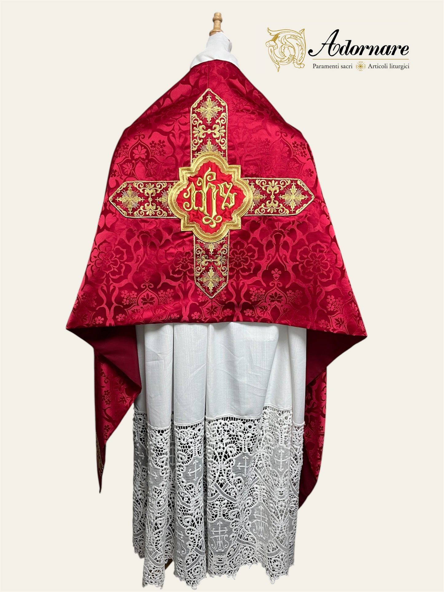 Semi-gothic Damask Humeral veil with embroidered orphrey bands and IHS embroidery / Velo Omerale semi-gotica damasco ricamato