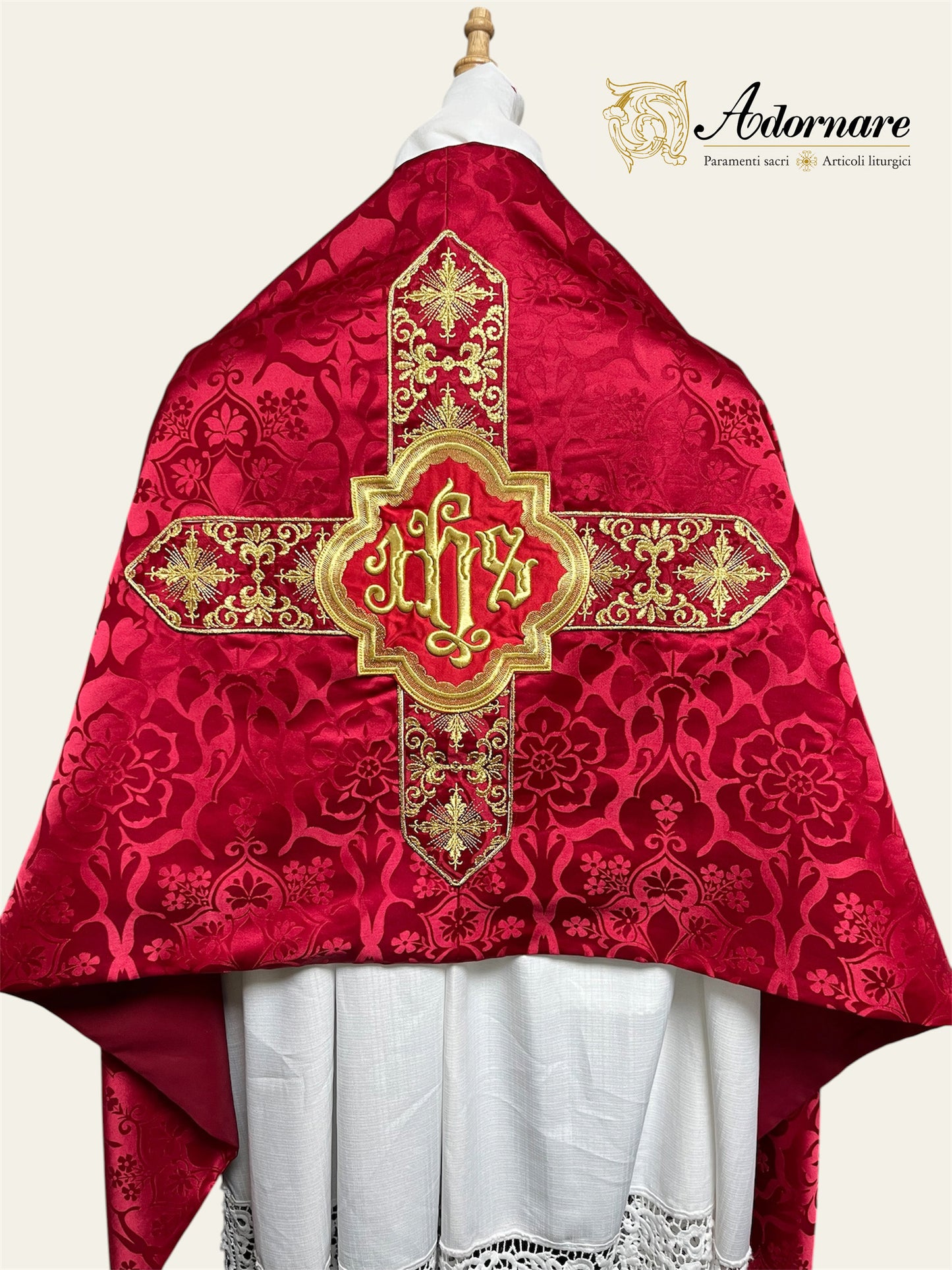 Semi-gothic Damask Humeral veil with embroidered orphrey bands and IHS embroidery / Velo Omerale semi-gotica damasco ricamato