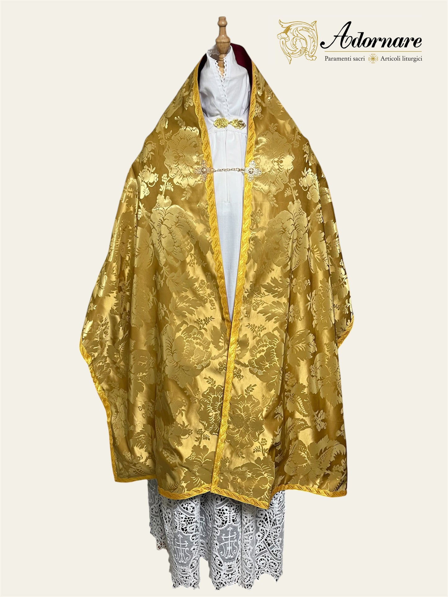 Gold silk damask Roman-style Humeral veil with sunburst IHS embroidery / Velo Omerale Damasco in Oro ricamato con simbolo IHS