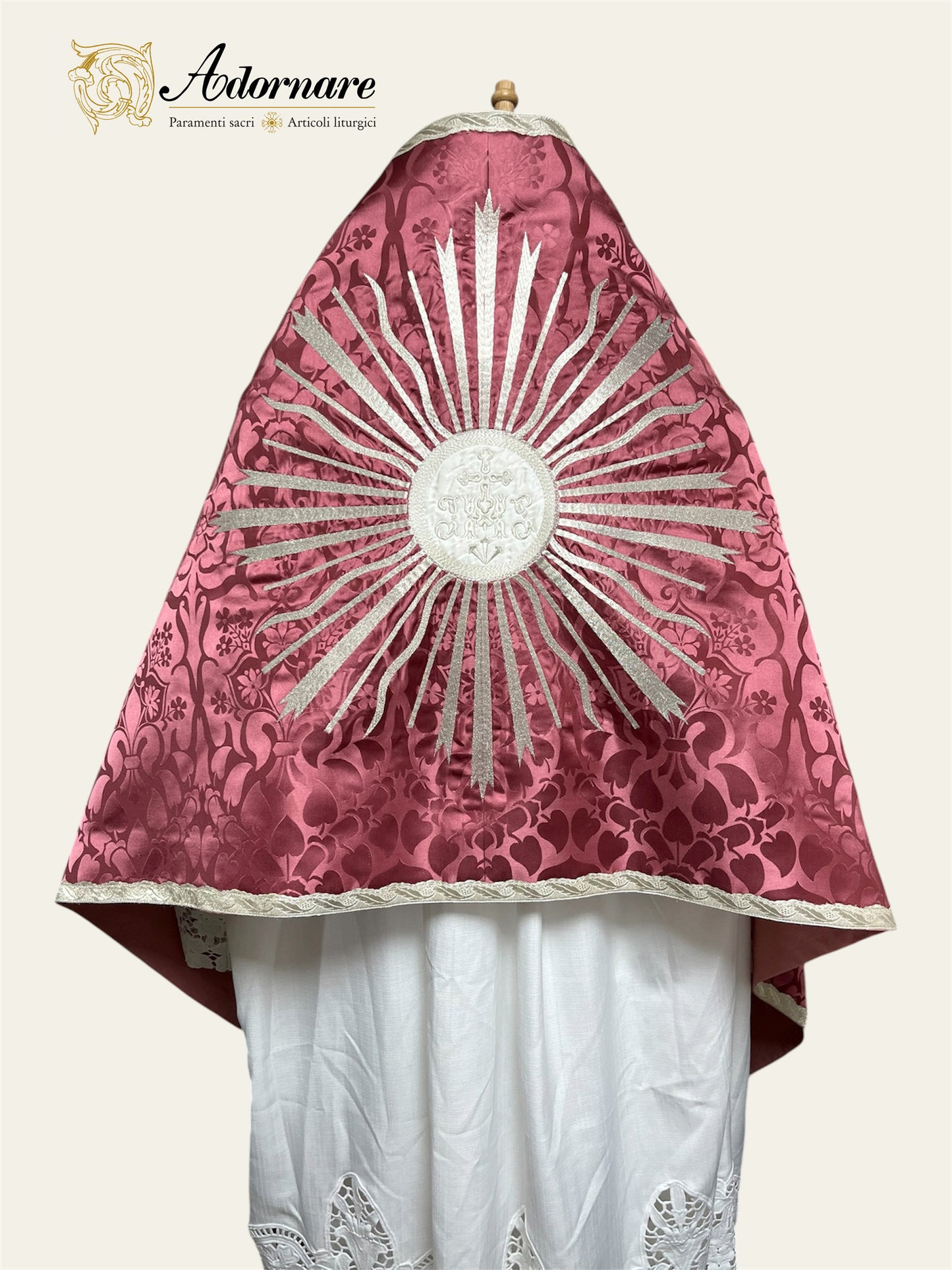 Roman-style Damask Humeral veil with sunburst IHS embroidery (Silver embroidery) / Velo Omerale Damasco ricamato con simbolo IHS (Ricamato in argento)