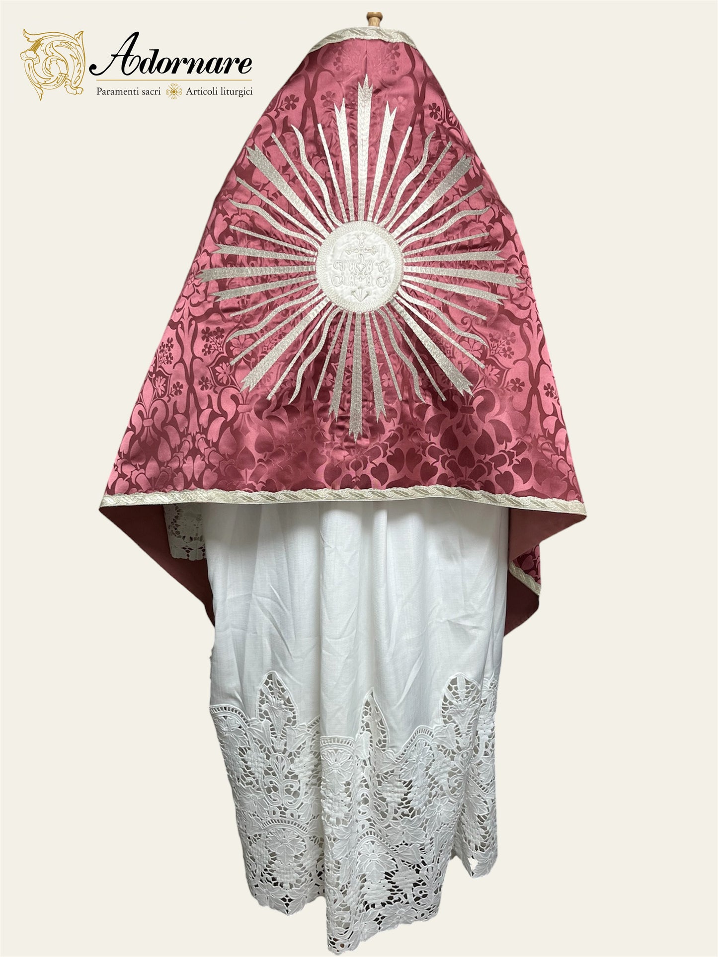 Roman-style Damask Humeral veil with sunburst IHS embroidery (Silver embroidery) / Velo Omerale Damasco ricamato con simbolo IHS (Ricamato in argento)