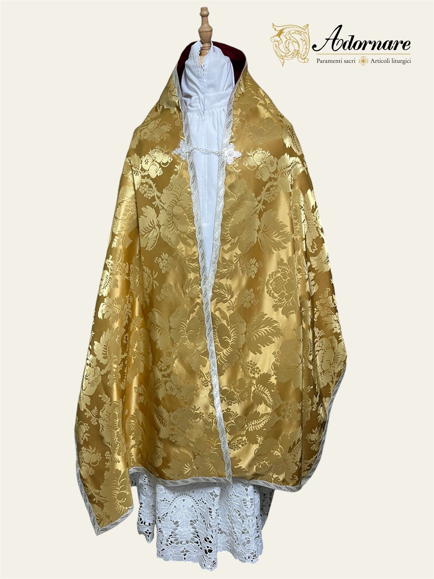 Gold silk damask Roman-style Humeral veil with sunburst IHS embroidery / Velo Omerale Damasco in Oro ricamato con simbolo IHS