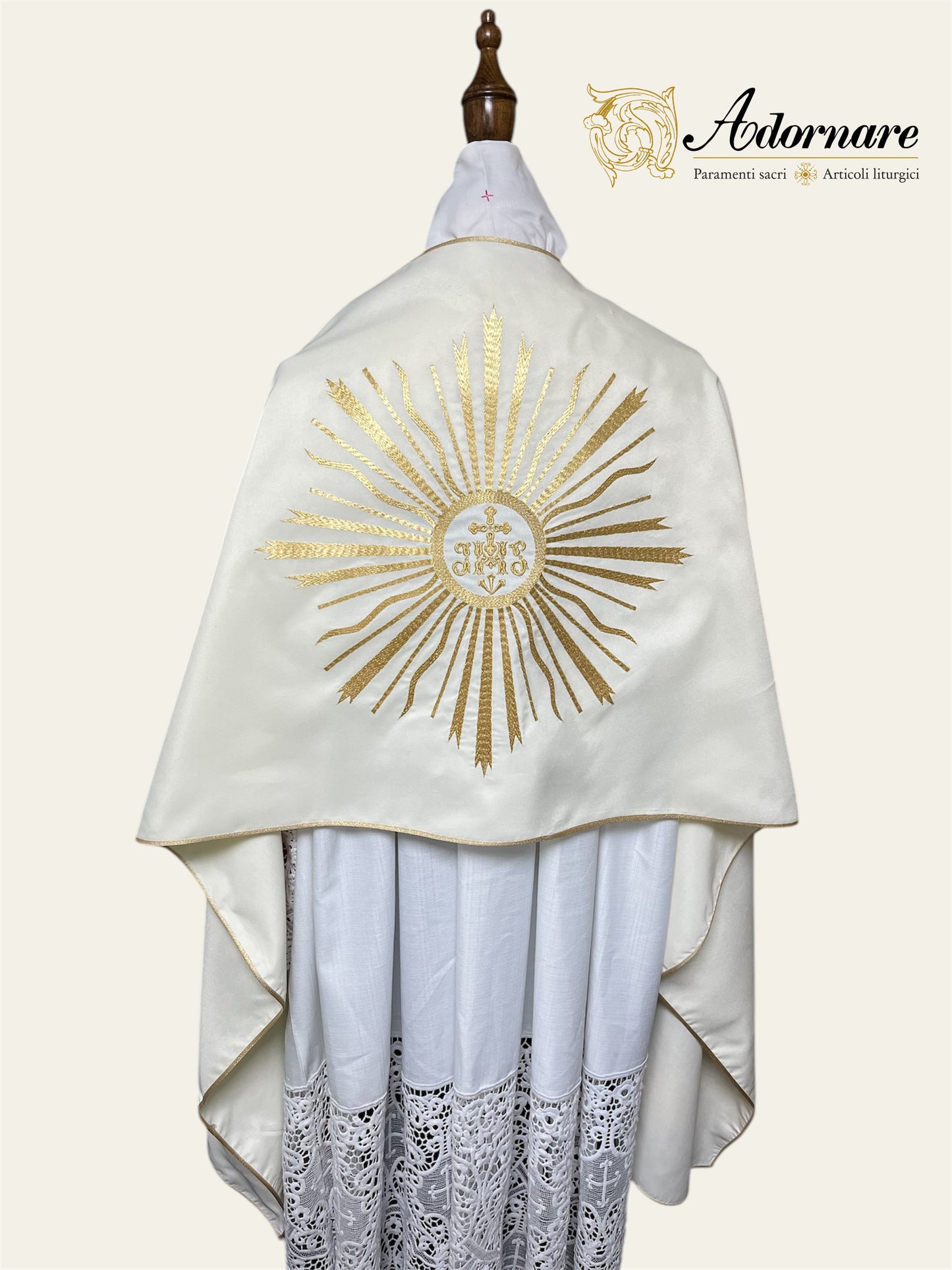 Humeral veil with sunburst IHS embroidery / Velo omerale ricamato con simbolo IHS