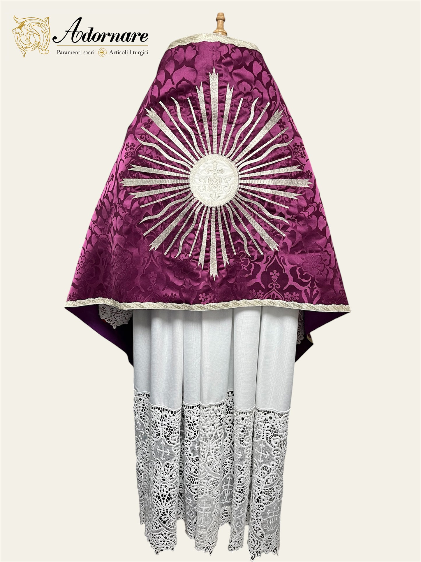 Roman-style Damask Humeral veil with sunburst IHS embroidery (Silver embroidery) / Velo Omerale Damasco ricamato con simbolo IHS (Ricamato in argento)