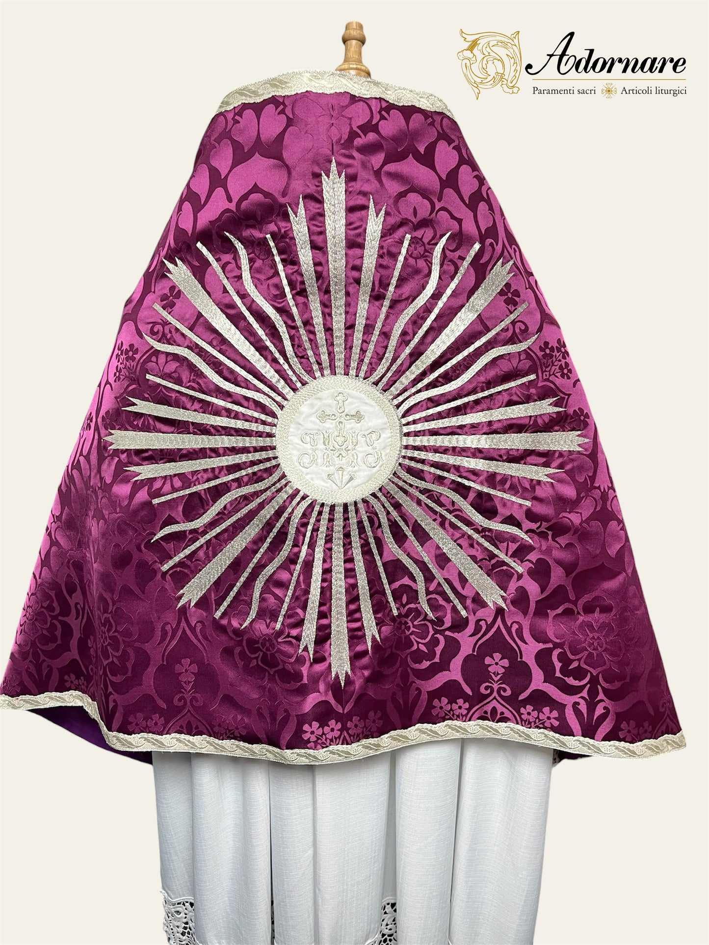 Roman-style Damask Humeral veil with sunburst IHS embroidery (Silver embroidery) / Velo Omerale Damasco ricamato con simbolo IHS (Ricamato in argento)