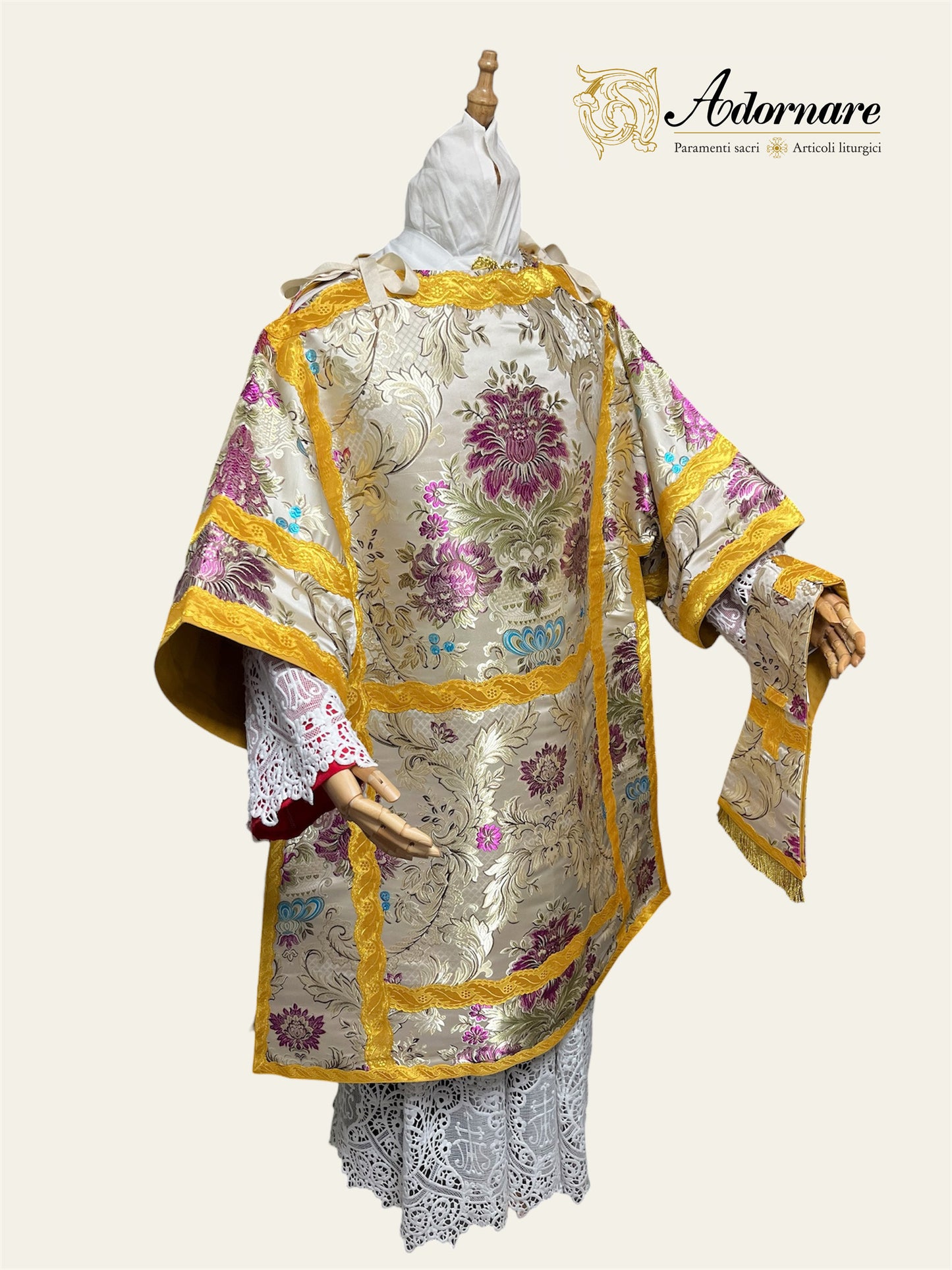 Brocade Italian-cut Roman Dalmatic / Dalmatica romana in broccato