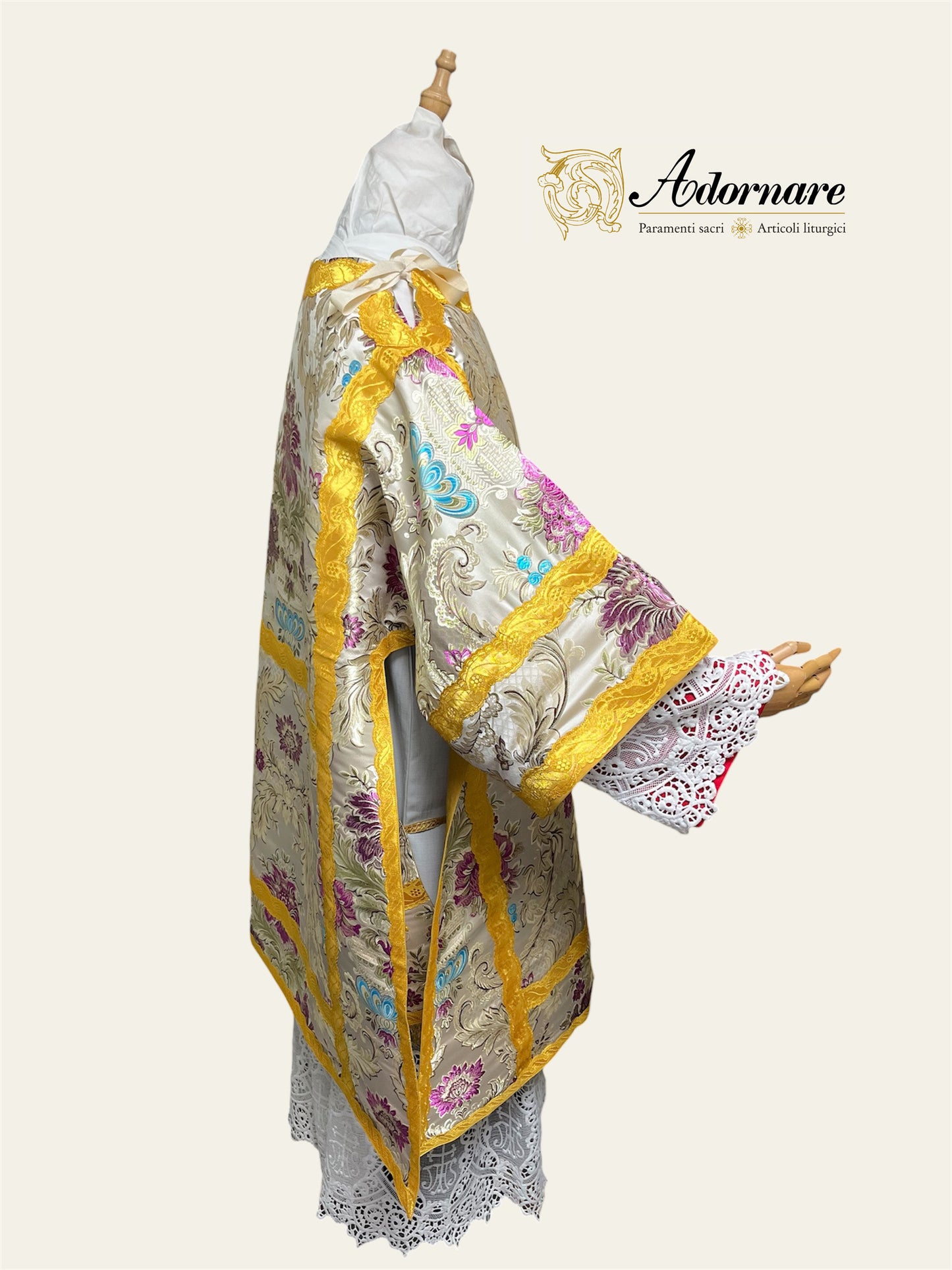 Brocade Italian-cut Roman Dalmatic / Dalmatica romana in broccato