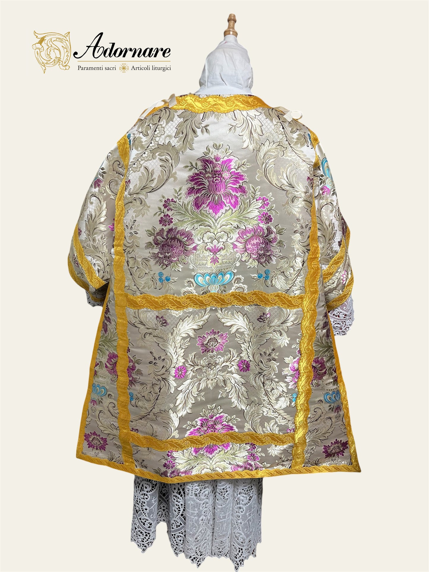 Brocade Italian-cut Roman Dalmatic / Dalmatica romana in broccato