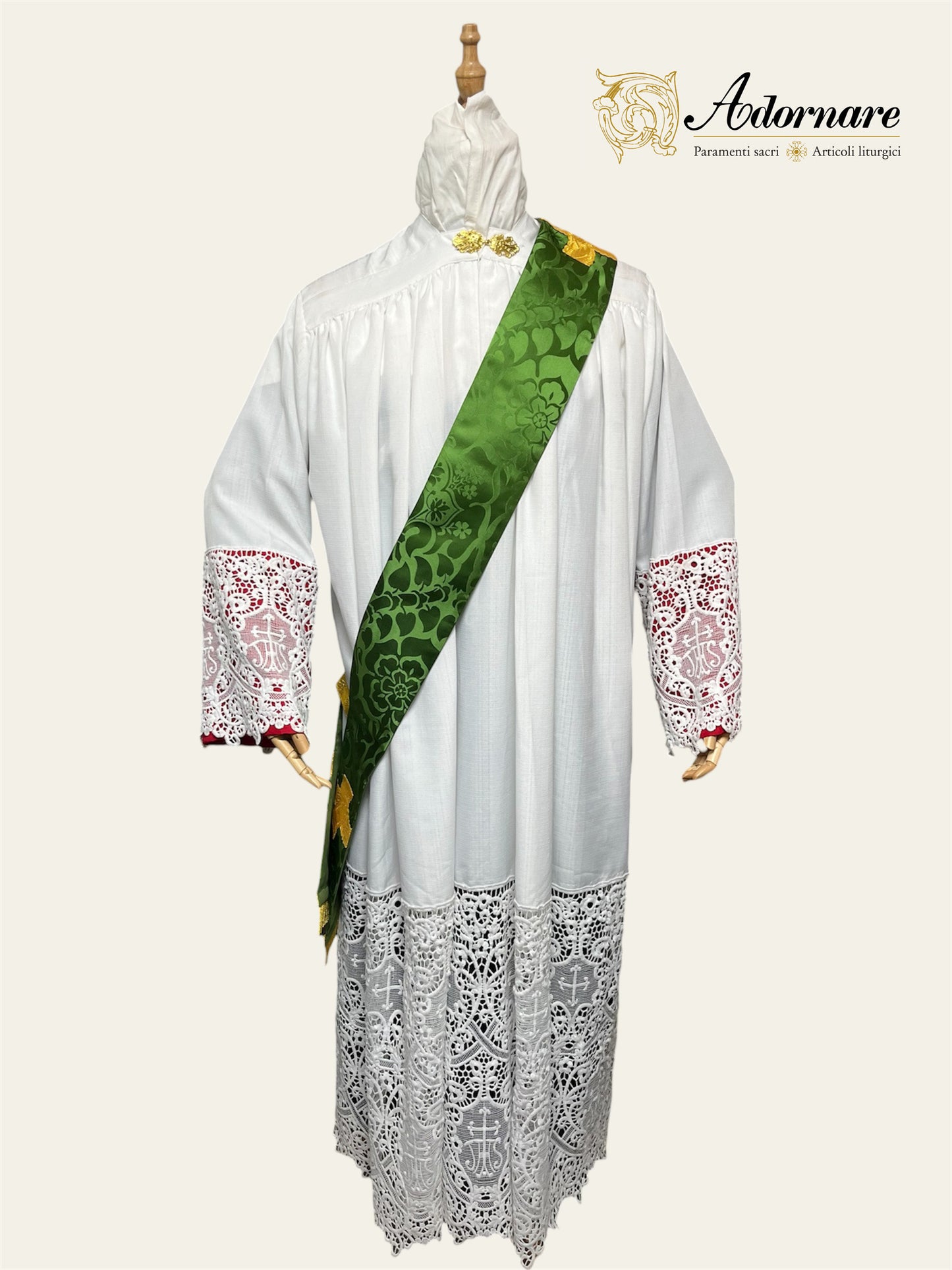 Damask Italian-cut Roman Dalmatic with brocade panels / Dalmatica romana in damasco con inserti in broccato