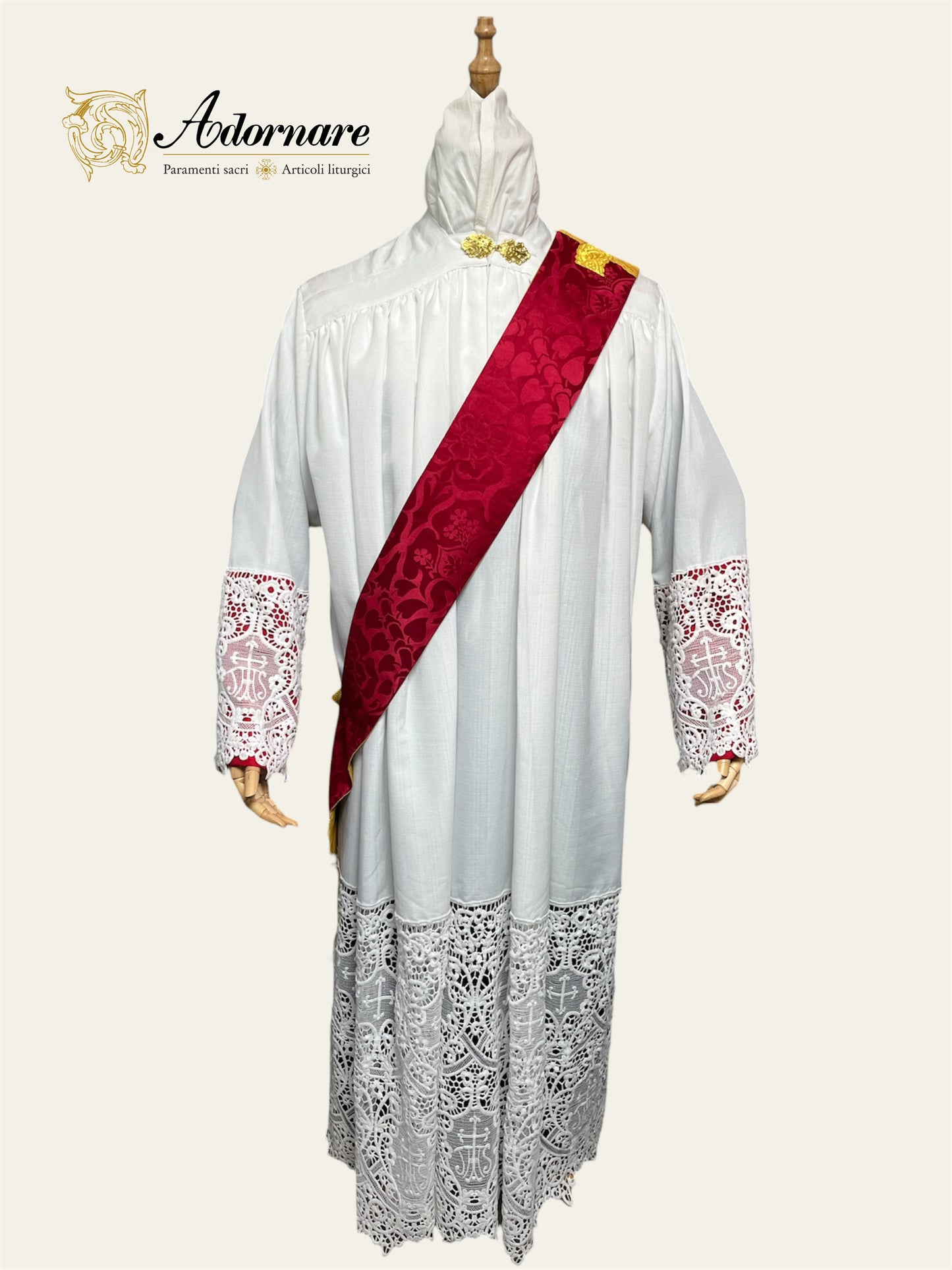 Damask Italian-cut Roman Dalmatic with brocade panels / Dalmatica romana in damasco con inserti in broccato