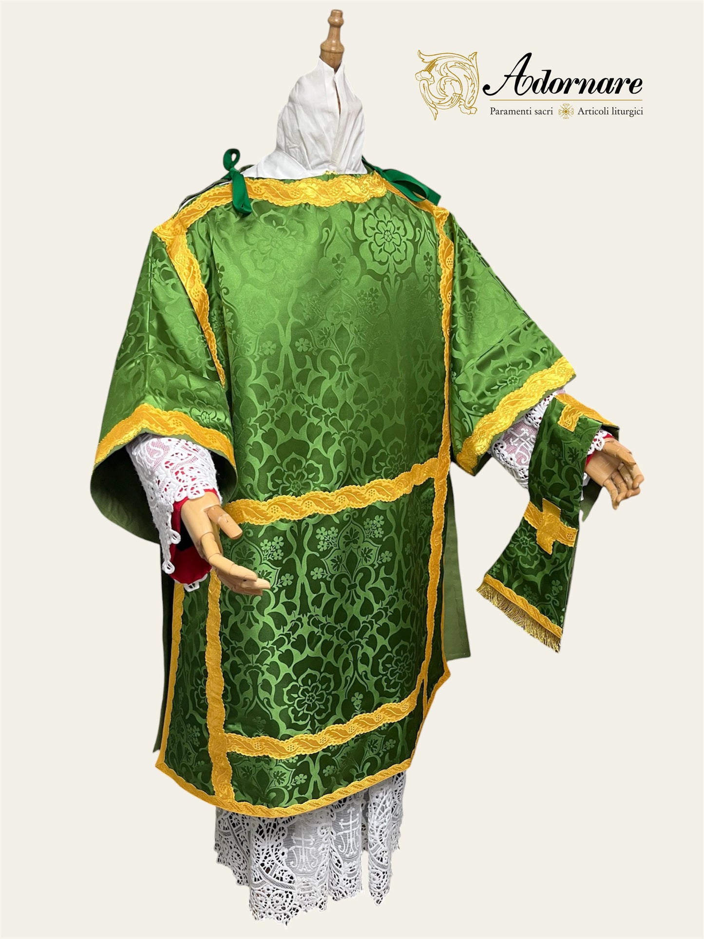 Damask Italian-cut Roman Dalmatic / Dalmatica romana in damasco
