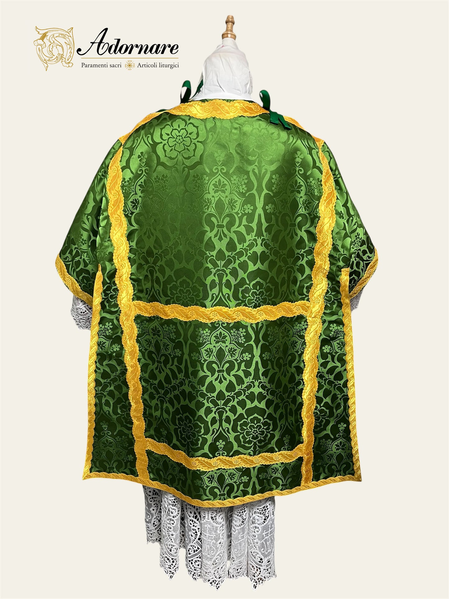 Damask Italian-cut Roman Dalmatic / Dalmatica romana in damasco