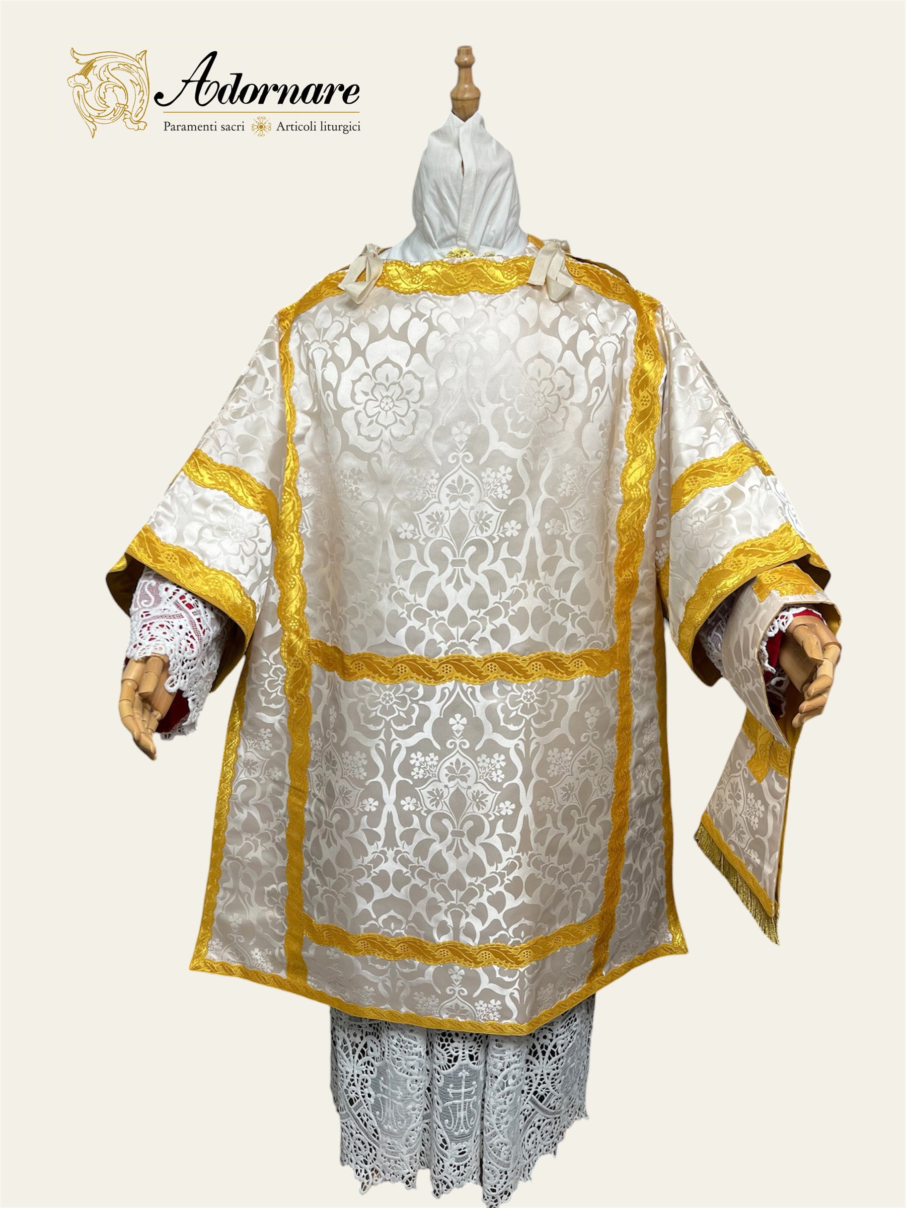 Damask Italian-cut Roman Dalmatic / Dalmatica romana in damasco