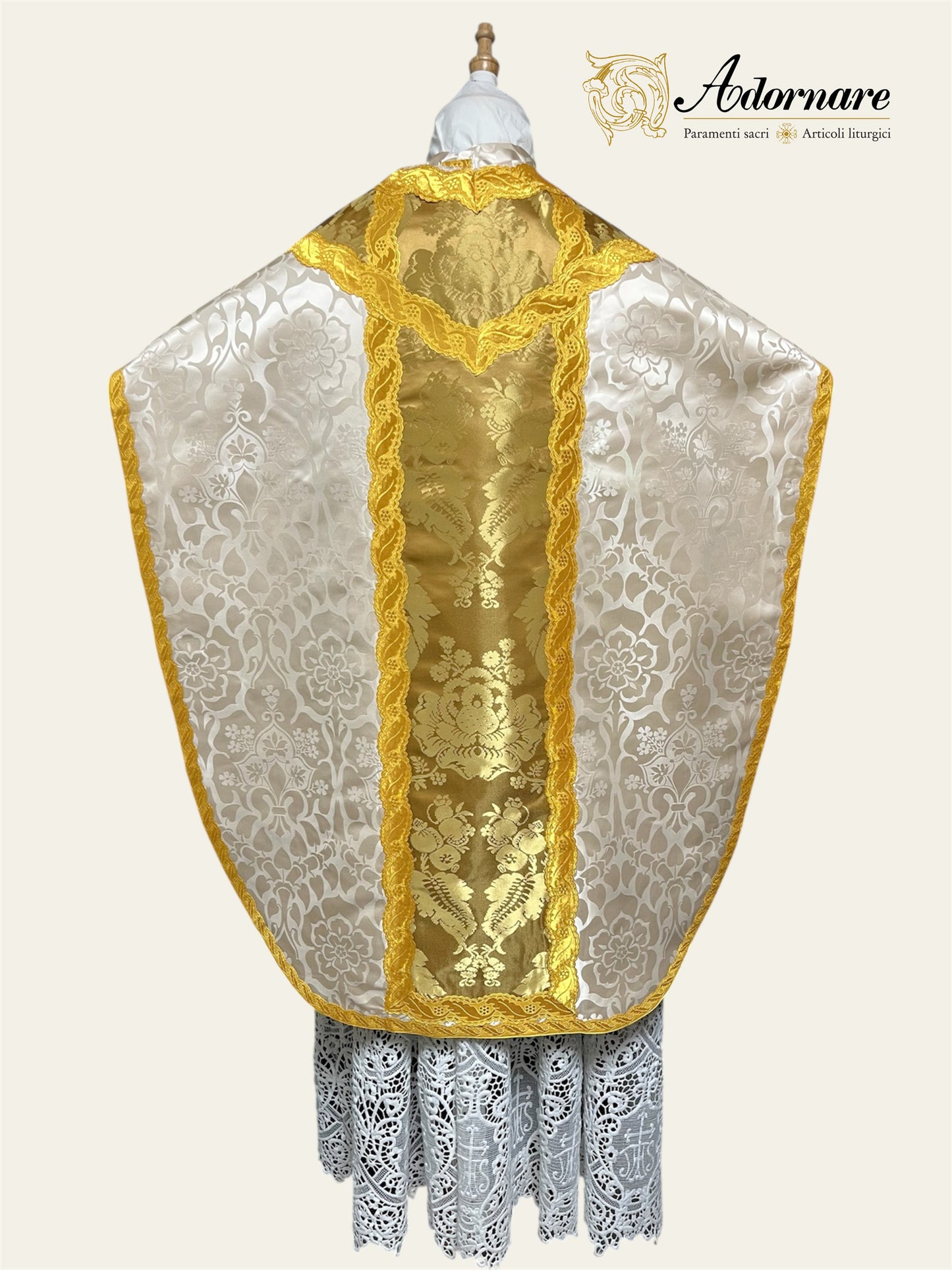 Damask St Philip Neri Chasuble Low Mass Set with insert in Italian Metallic Gold Silk Damask / Pianeta San Filippo in Damasco con inserti in damasco oro