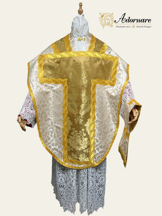Damask St Philip Neri Chasuble Low Mass Set with insert in Italian Metallic Gold Silk Damask / Pianeta San Filippo in Damasco con inserti in damasco oro