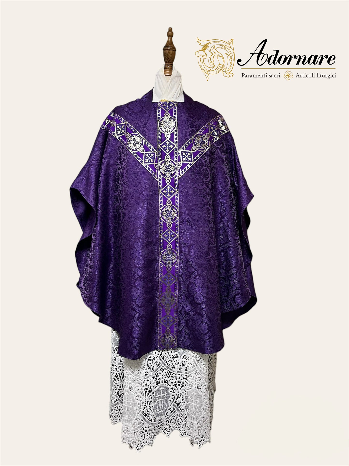 Semi-gothic chasuble economical with woven Y-orphrey and IHS appliqué / Casule semi-gotica economico