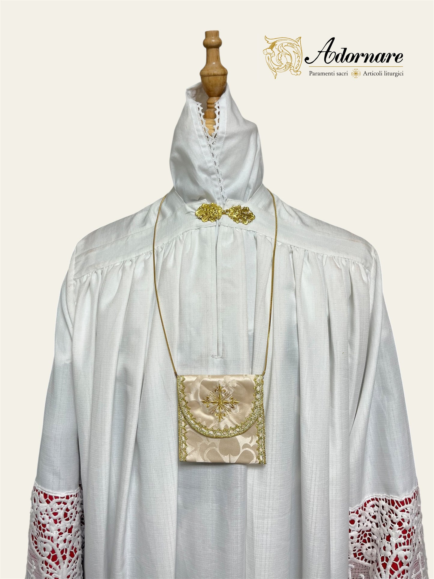 Burse for pyx, traditional model with embroidered ornate cross