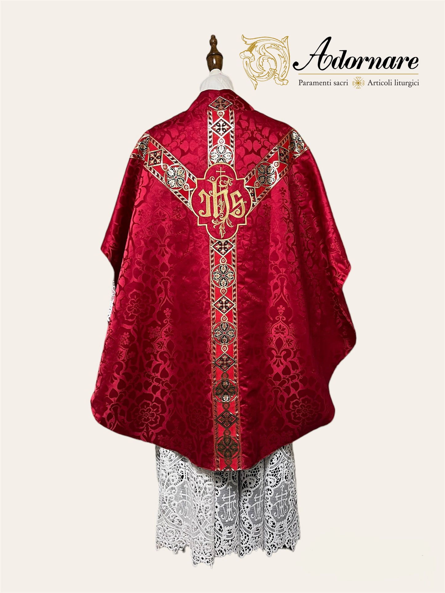 Semi-gothic chasuble with woven Y-orphrey and IHS appliqué - Low Mass Set / Casule semi-gotica Damasco