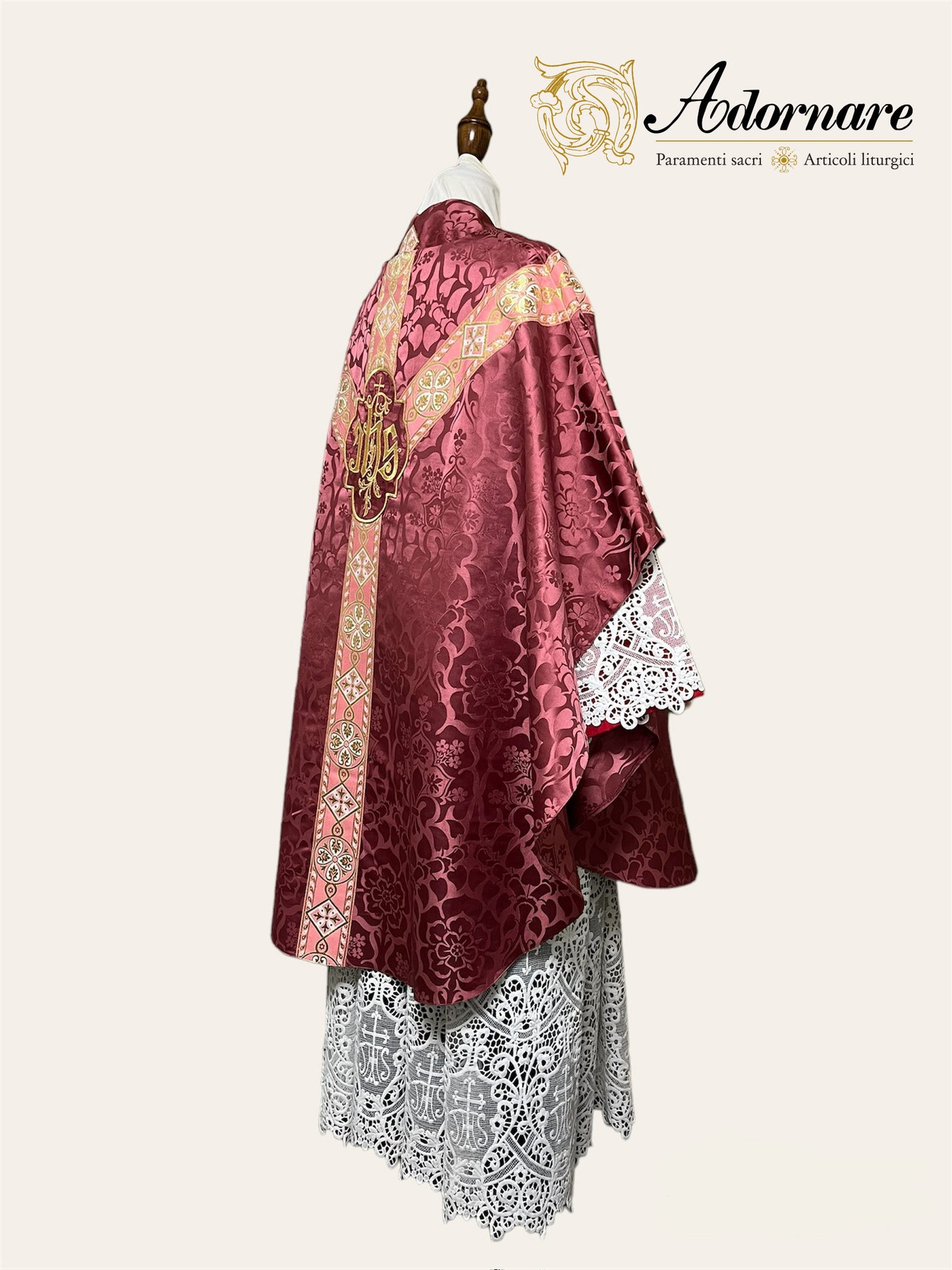 Semi-gothic chasuble with woven Y-orphrey and IHS appliqué - Low Mass Set / Casule semi-gotica Damasco