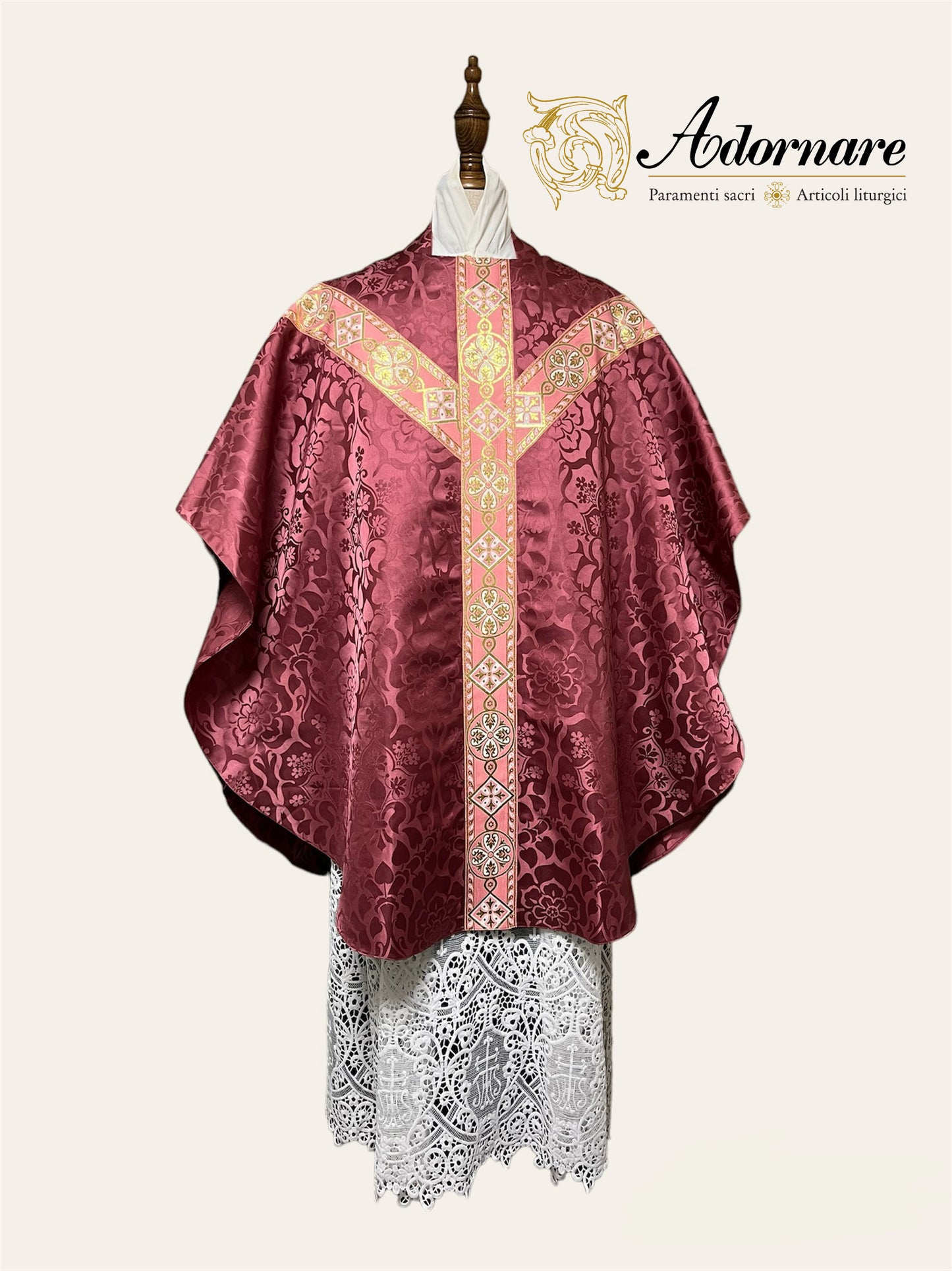 Semi-gothic chasuble with woven Y-orphrey and IHS appliqué - Low Mass Set / Casule semi-gotica Damasco