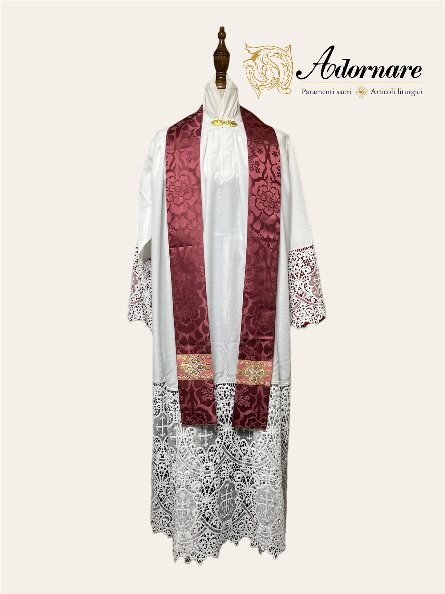 Semi-gothic chasuble with woven Y-orphrey and IHS appliqué - Low Mass Set / Casule semi-gotica Damasco