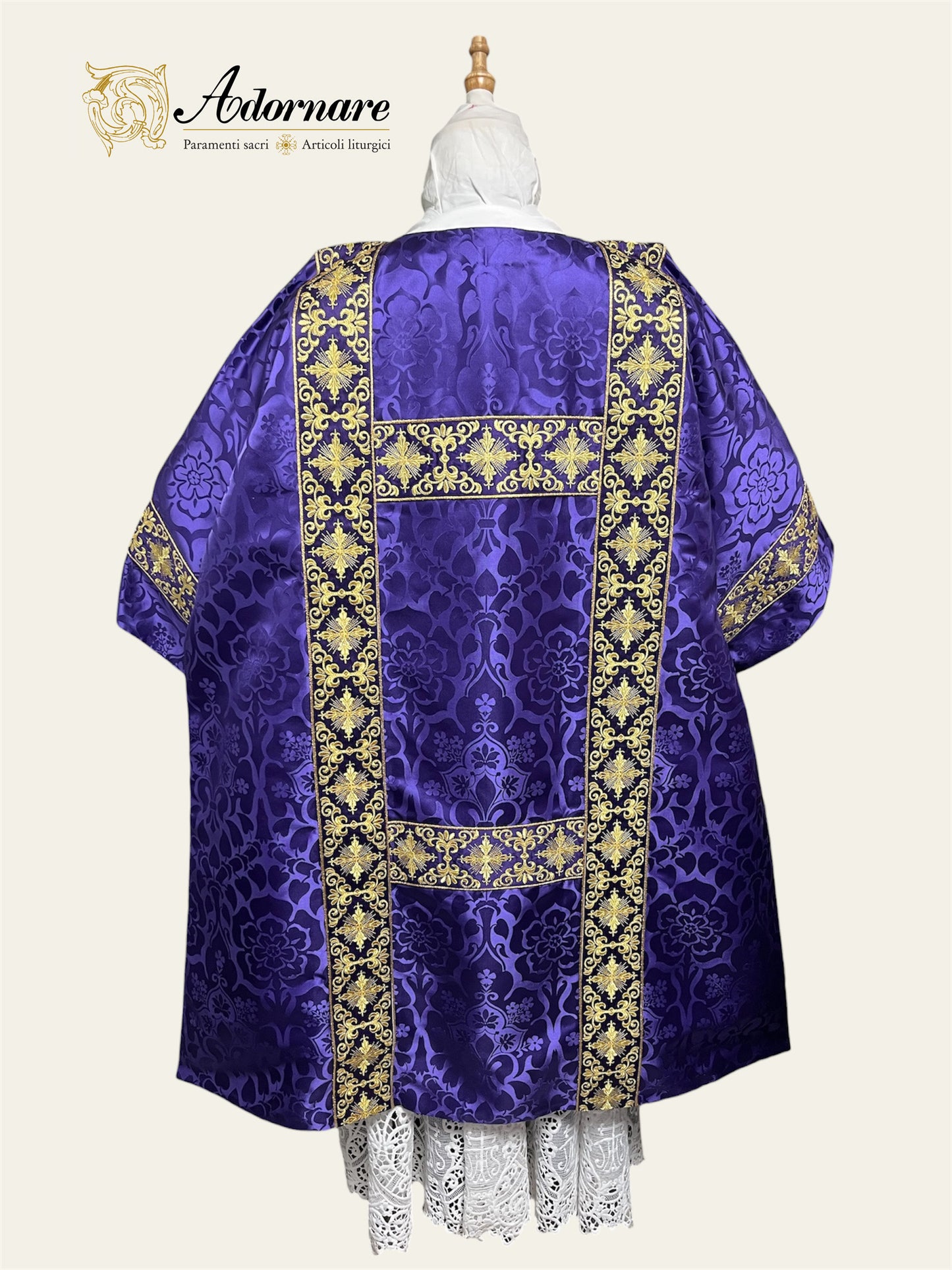 Damask Semi-gothic Dalmatic with embroidered bands / Dalmatica Semi-gotica Damasco Ricamato