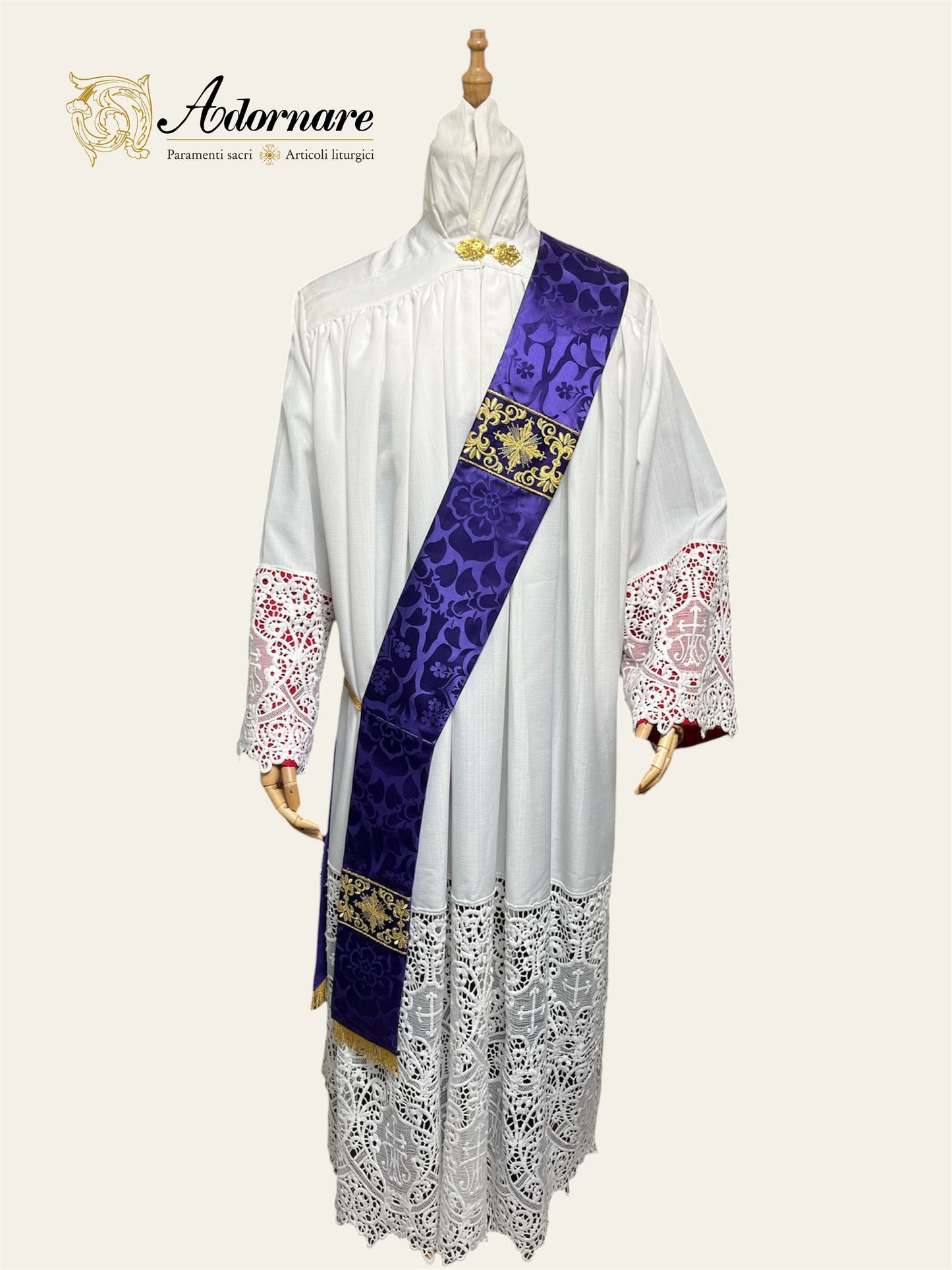 Damask Semi-gothic Dalmatic with embroidered bands / Dalmatica Semi-gotica Damasco Ricamato