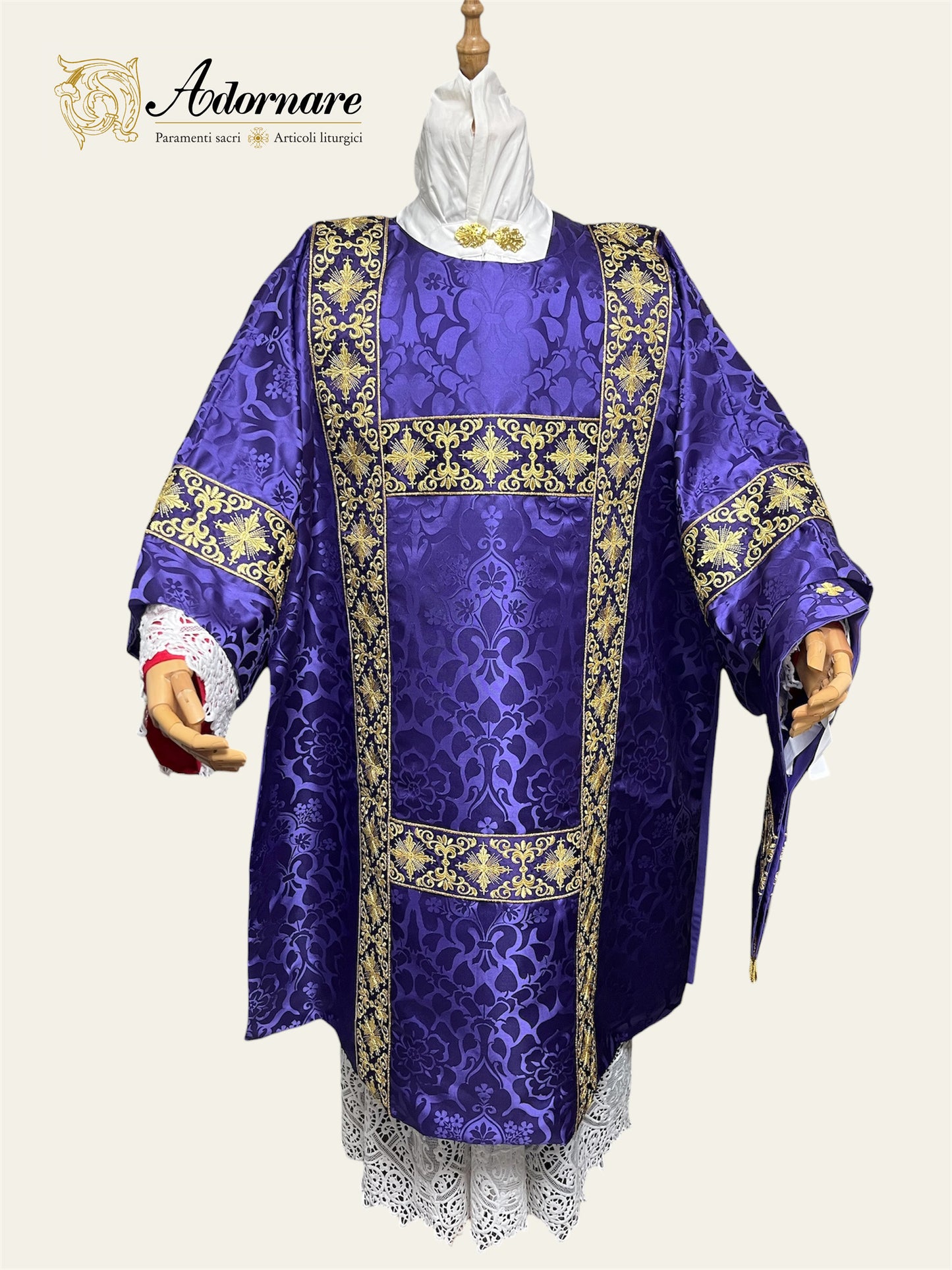 Damask Semi-gothic Dalmatic with embroidered bands / Dalmatica Semi-gotica Damasco Ricamato