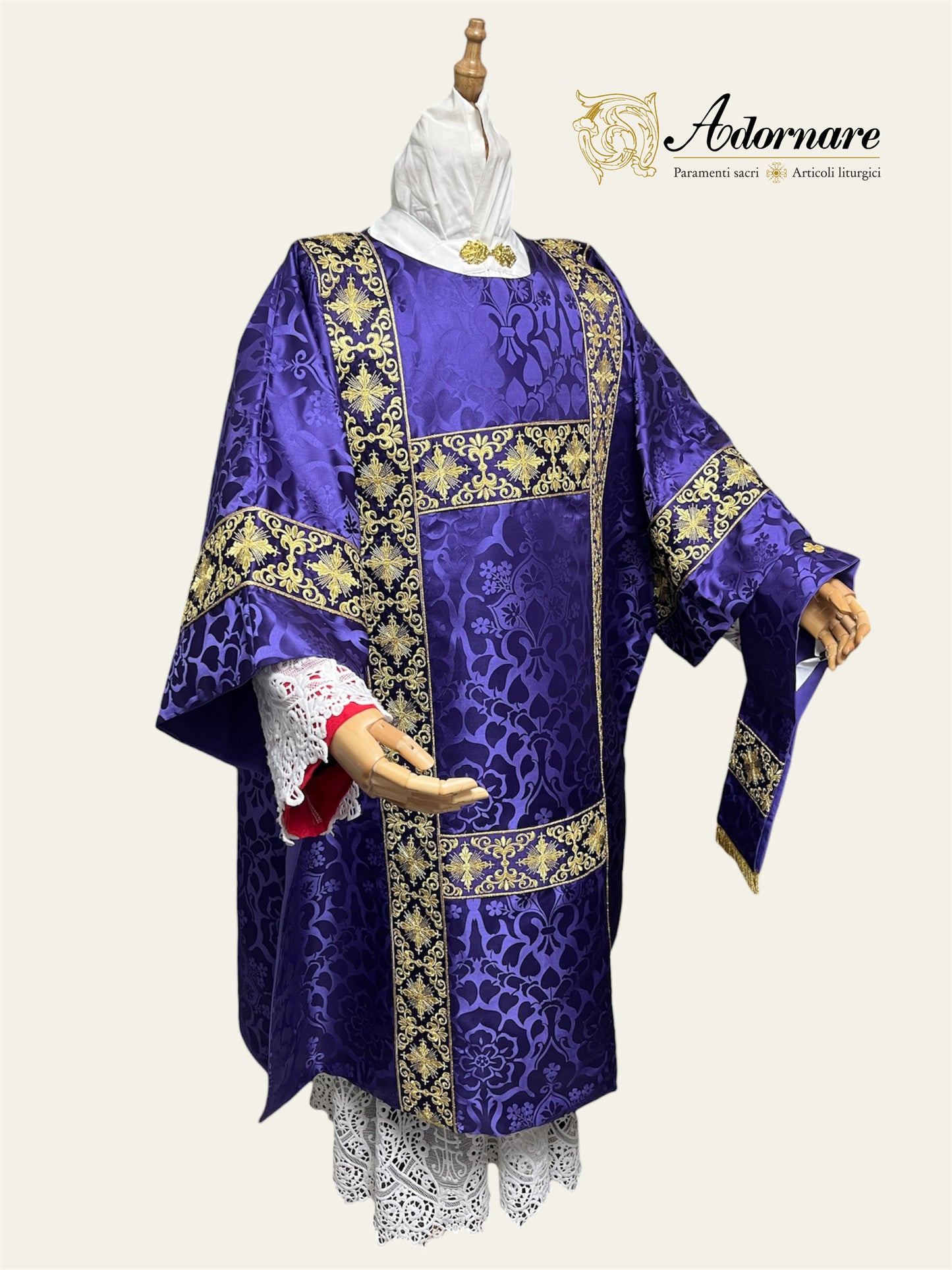 Damask Semi-gothic Dalmatic with embroidered bands / Dalmatica Semi-gotica Damasco Ricamato